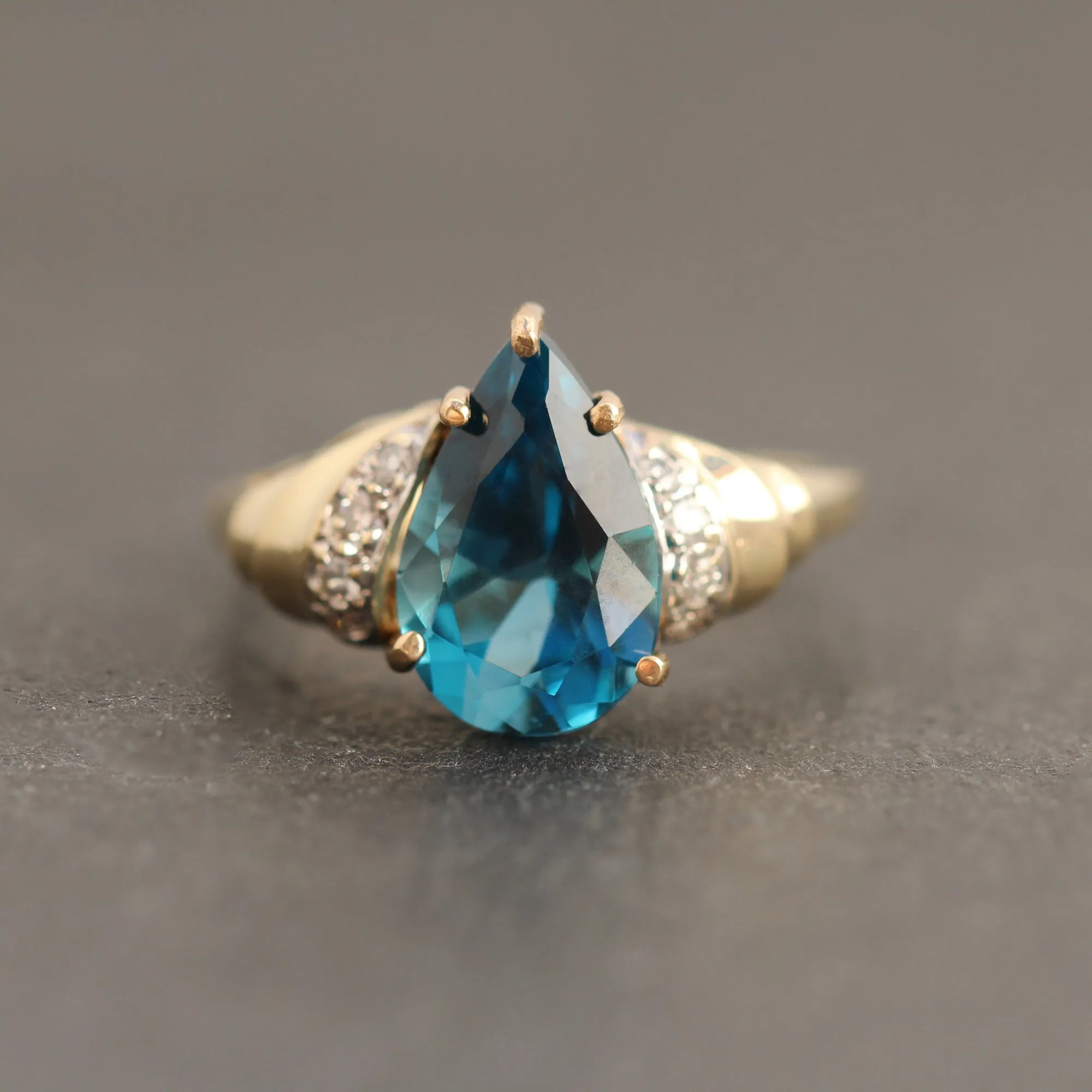 14k Gold Diamond   Topaz Cocktail Ring
