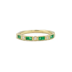 14ky Emerald & Diamond Bezel-Band