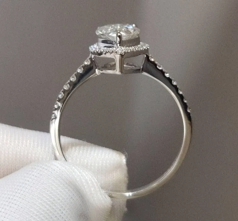 18K White Gold Pear Cut 1 Carat Diamond Water Drop Engagement Ring