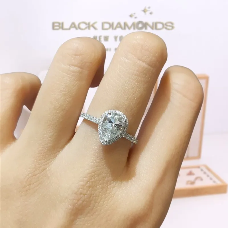 18K White Gold Pear Cut 1 Carat Diamond Water Drop Engagement Ring