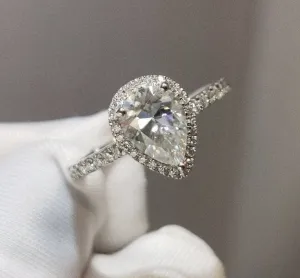 18K White Gold Pear Cut 1 Carat Diamond Water Drop Engagement Ring