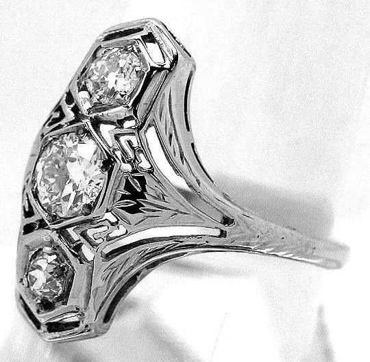 1930s Art Deco Filigree Diamond Ring