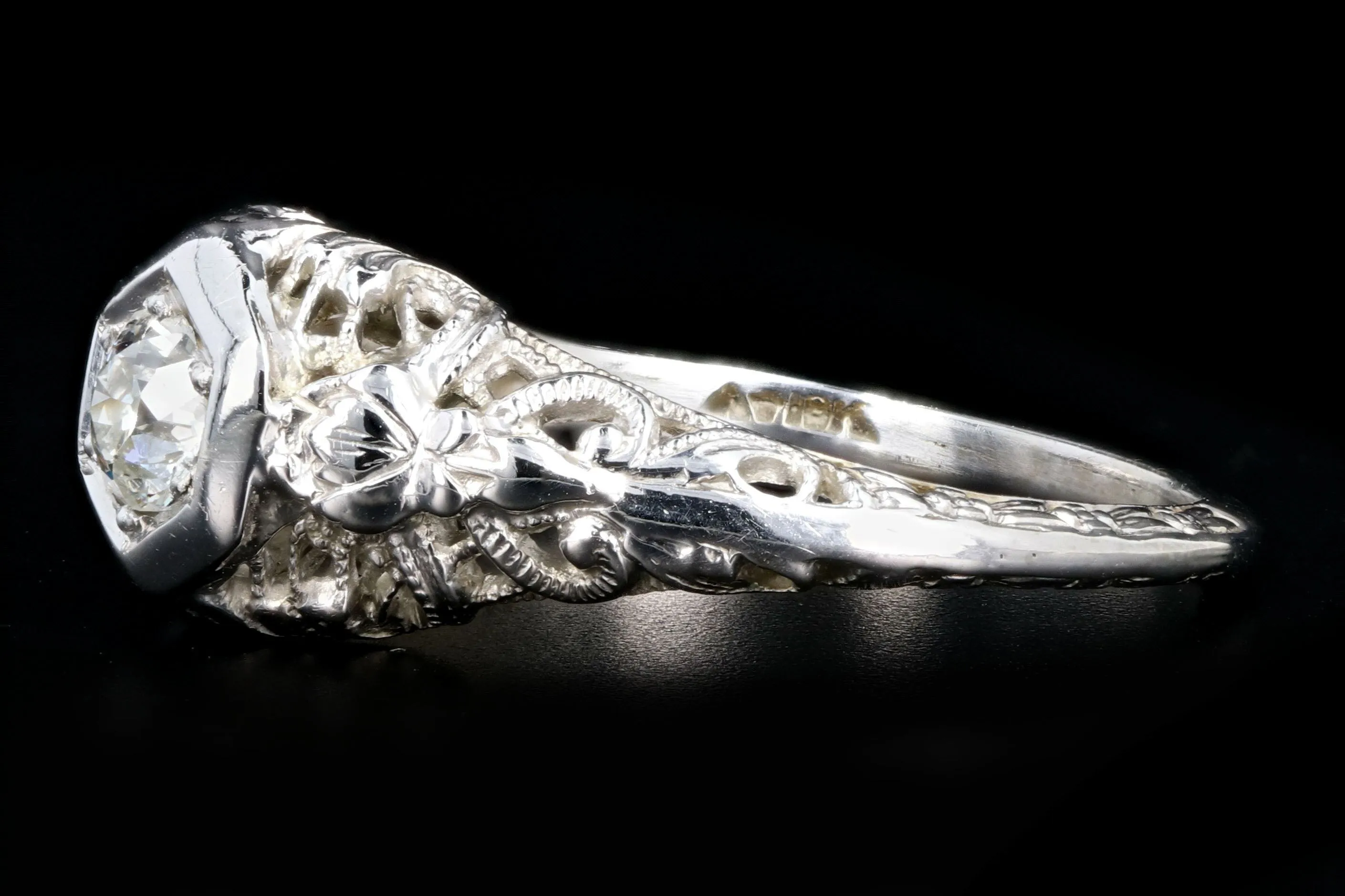 Art Deco 18K White Gold Diamond Filigree Ring