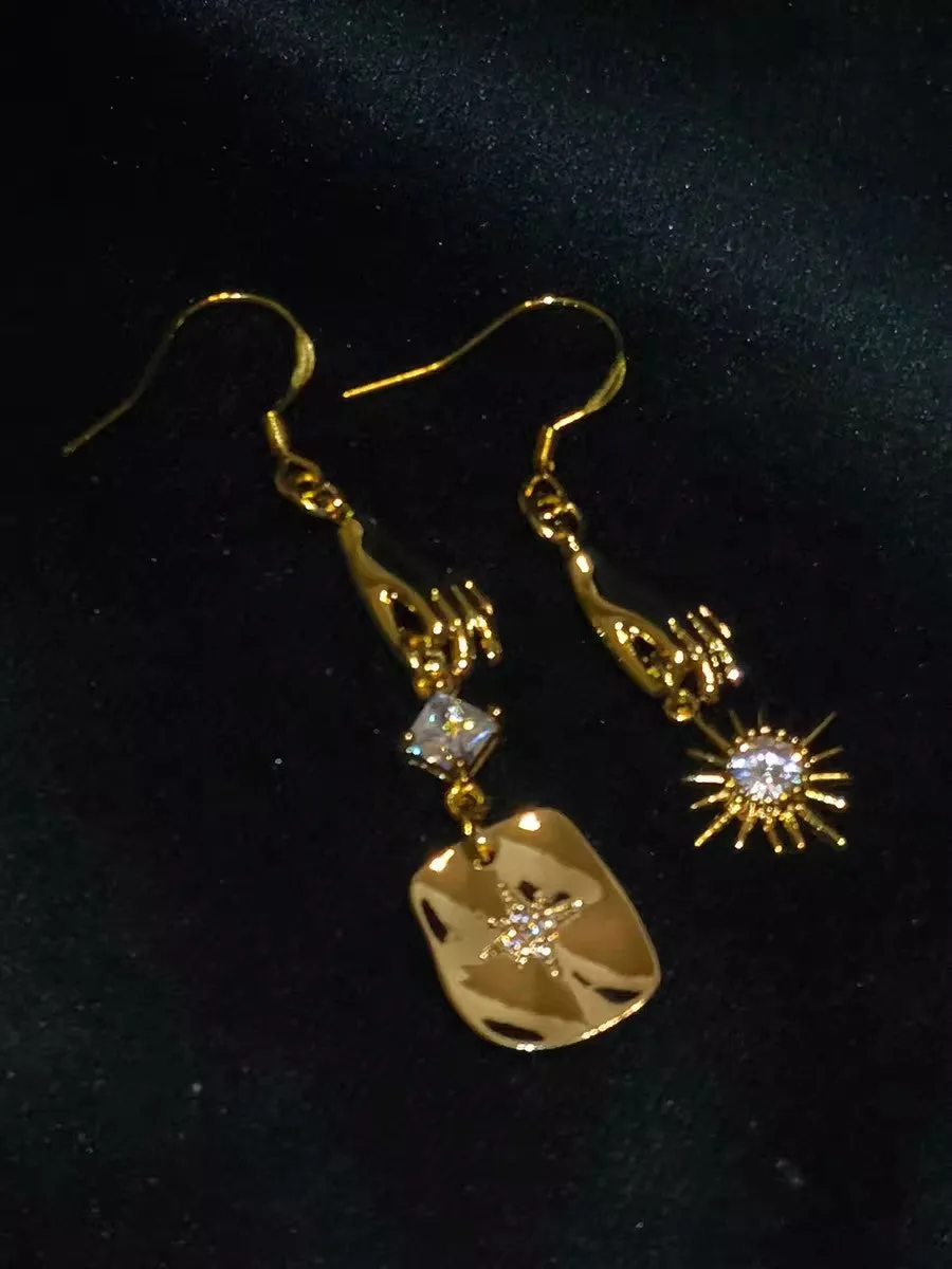 ASTRAL ASYMMETRICAL EARRINGS UB98218