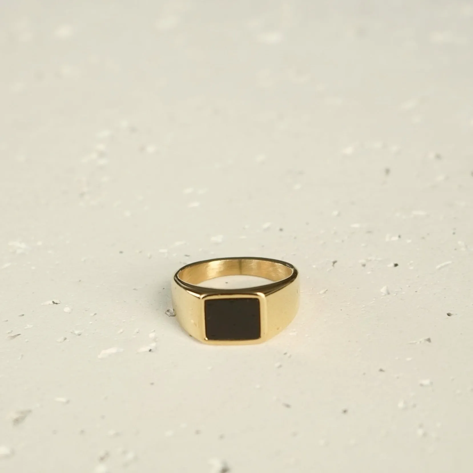 Black Onyx Ring (Gold)
