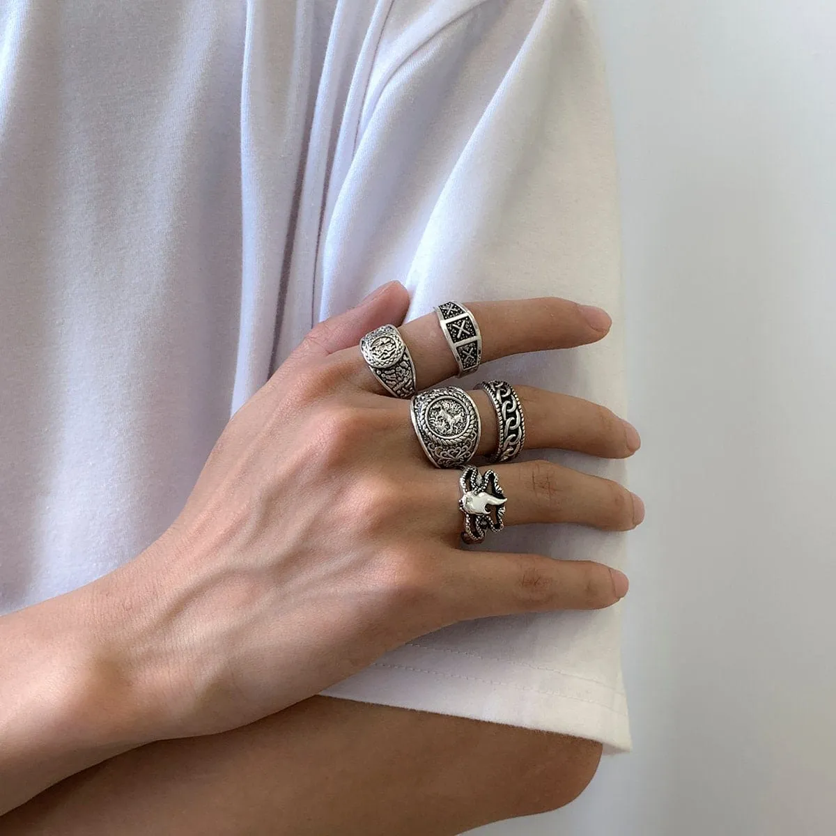 Chic 5 Pieces Antique Silver Tone Embossed Pattern Ring Set