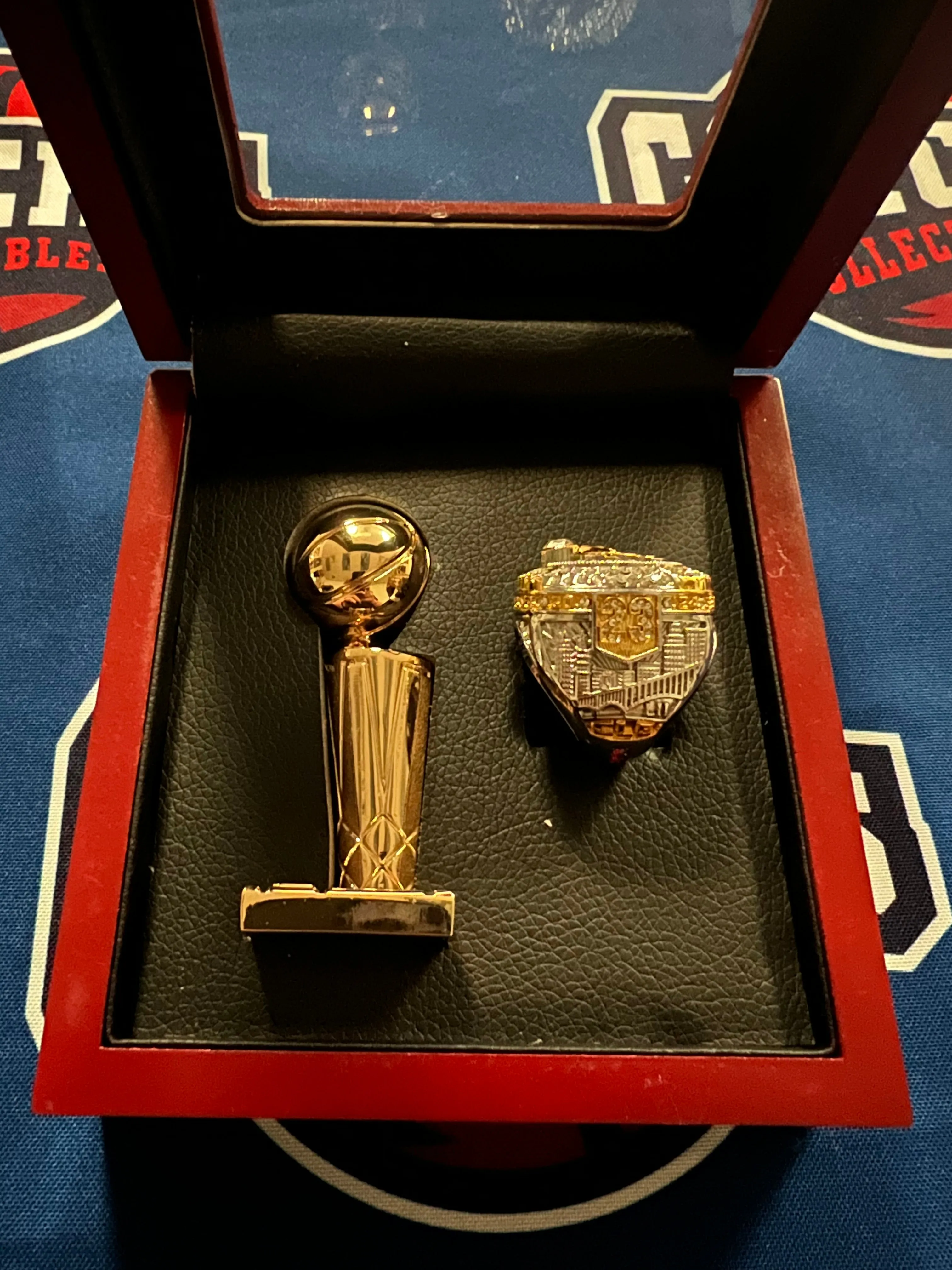 Cleveland Cavaliers 2pc NBA Championship Ring & Trophy with Display Box