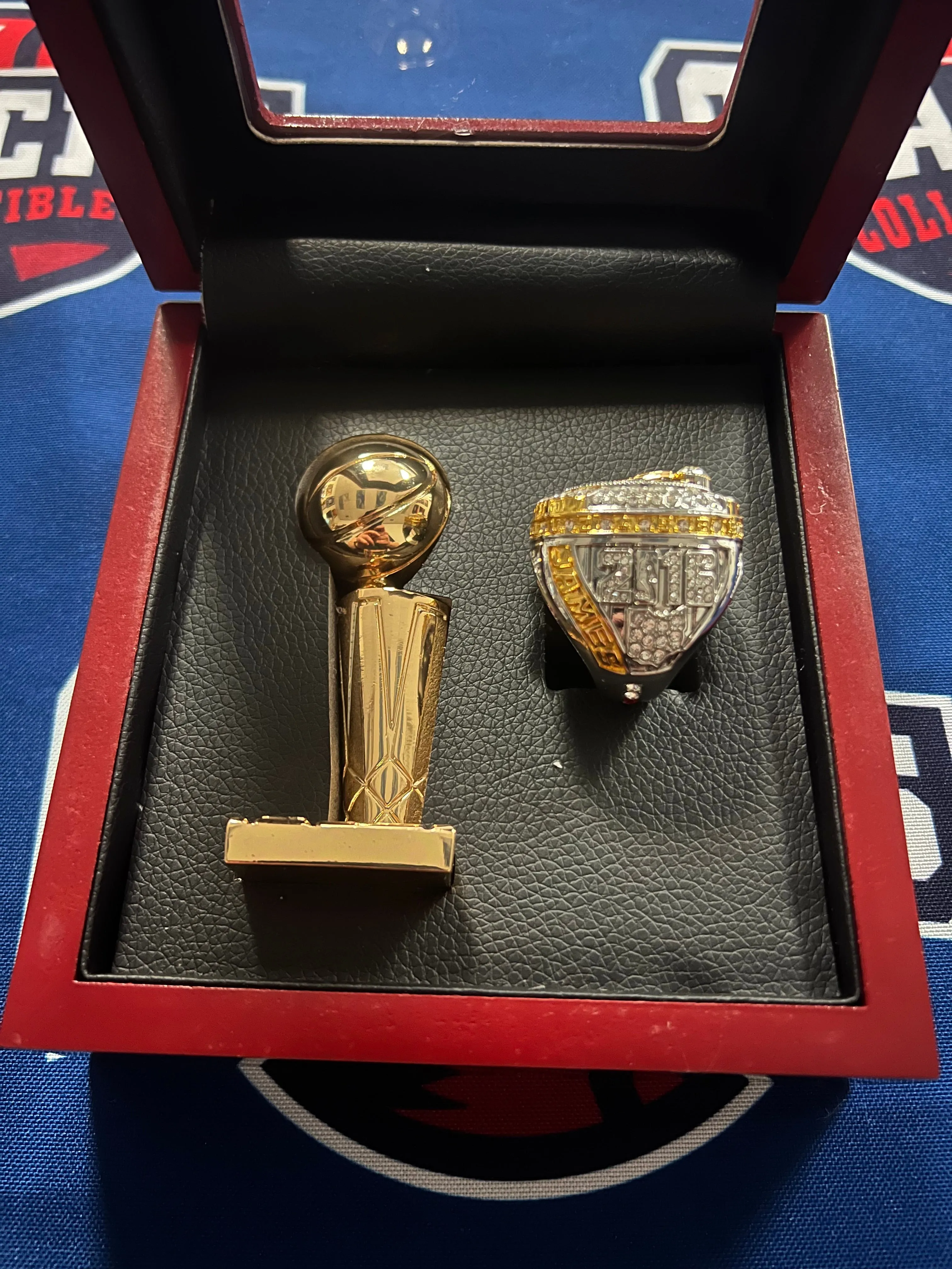 Cleveland Cavaliers 2pc NBA Championship Ring & Trophy with Display Box
