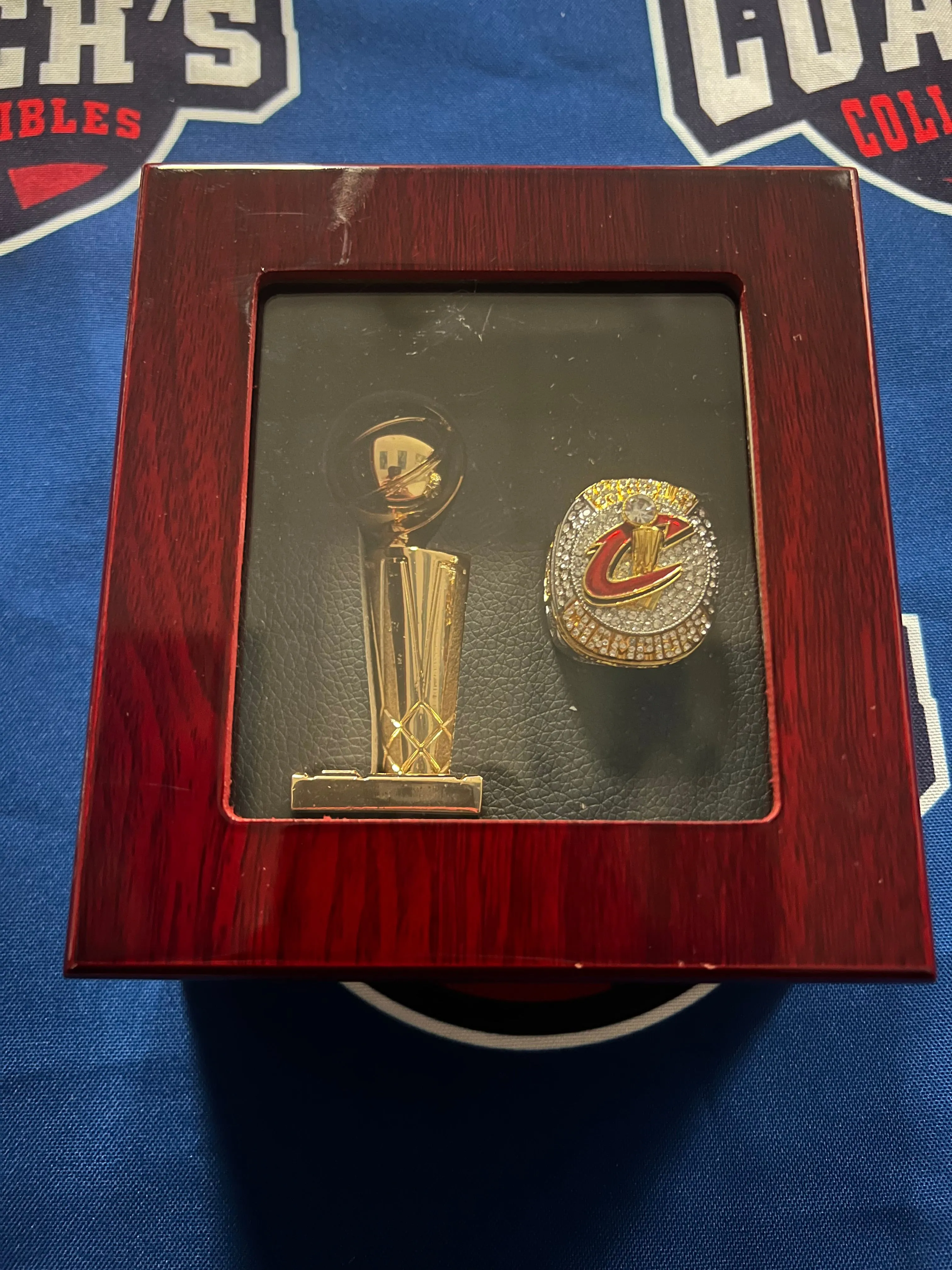 Cleveland Cavaliers 2pc NBA Championship Ring & Trophy with Display Box