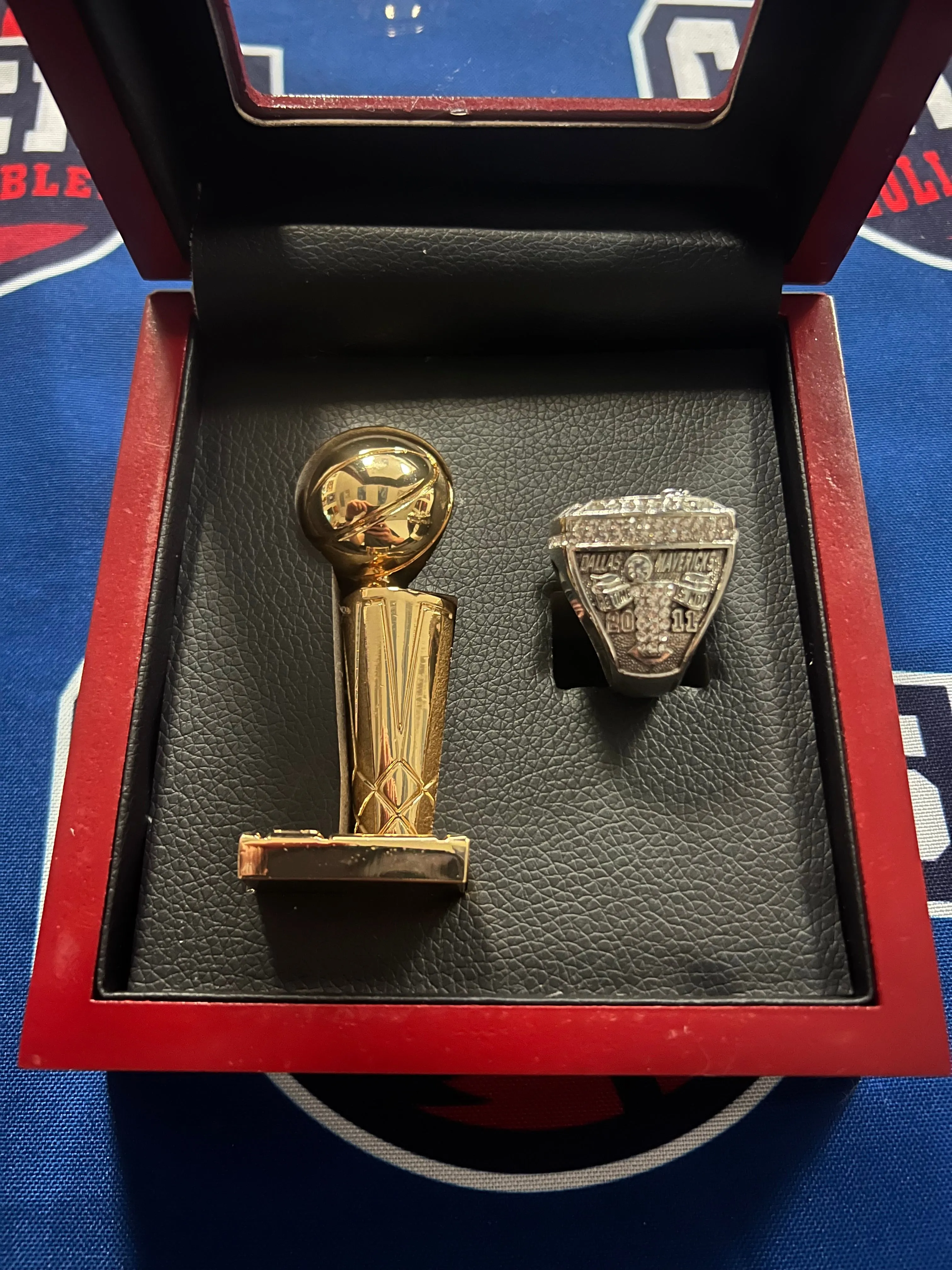 Dallas Mavericks 2pc Replica NBA Championship Ring & Trophy with Display Box