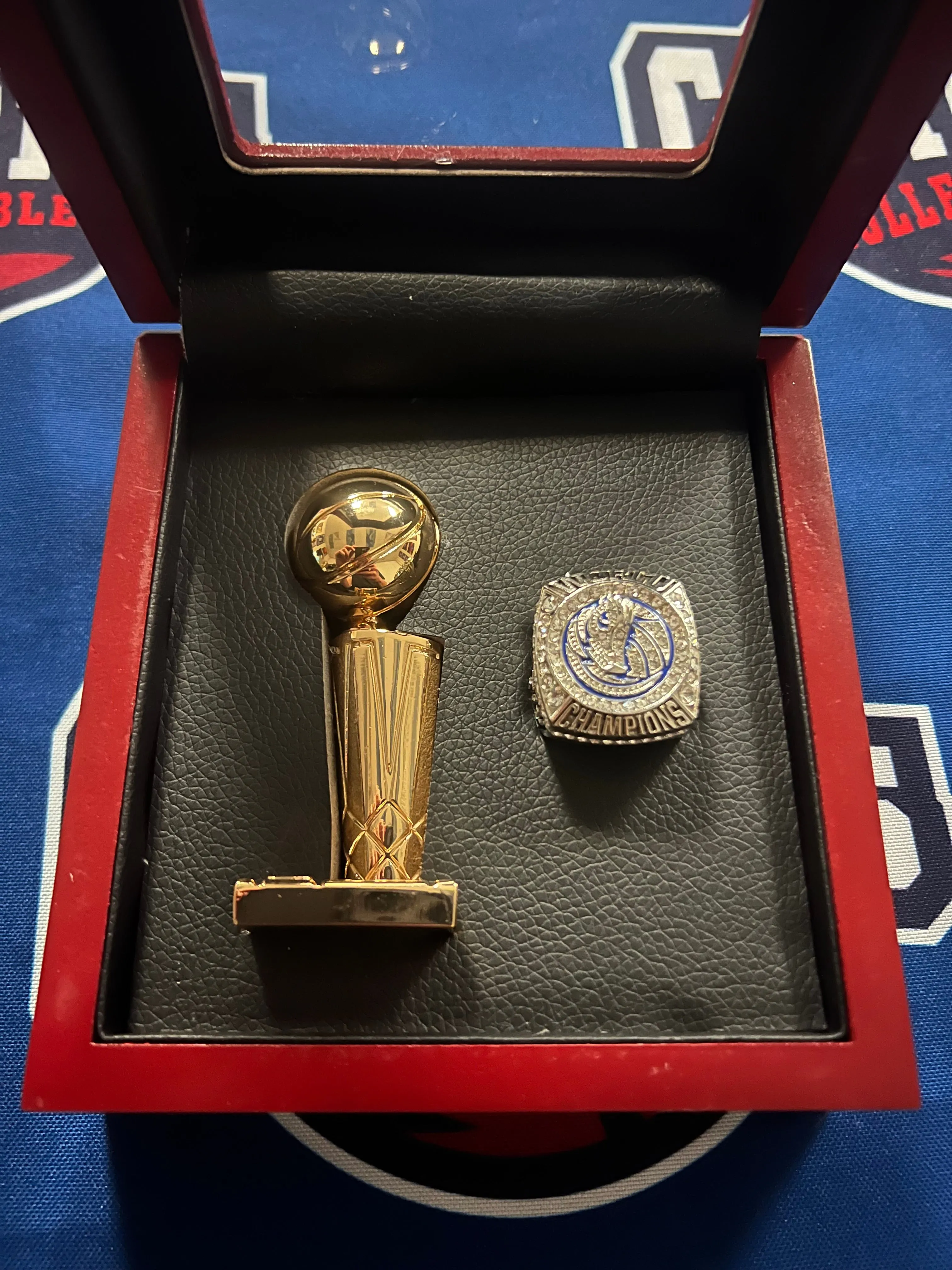 Dallas Mavericks 2pc Replica NBA Championship Ring & Trophy with Display Box