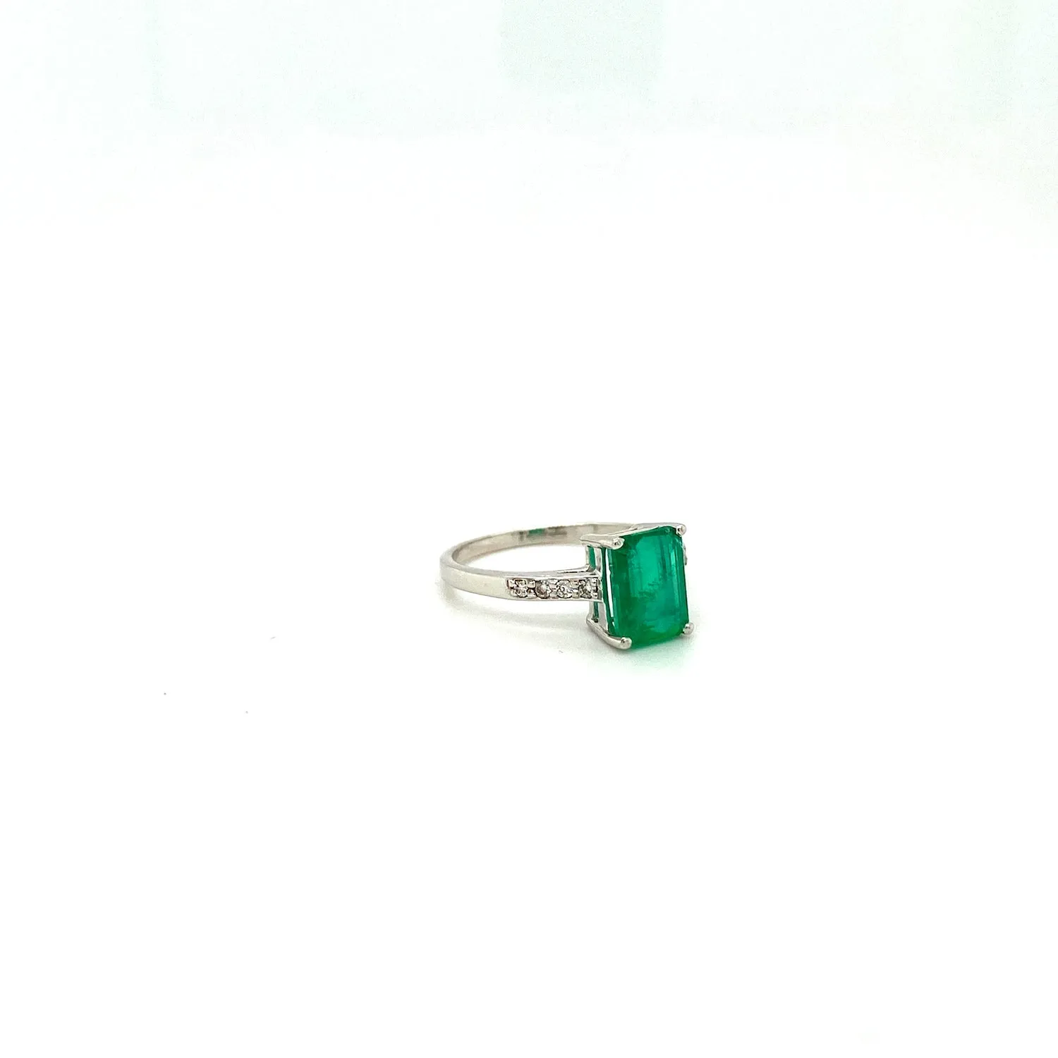 Emerald and Diamond Ring in 18K White Gold - KGR 17133
