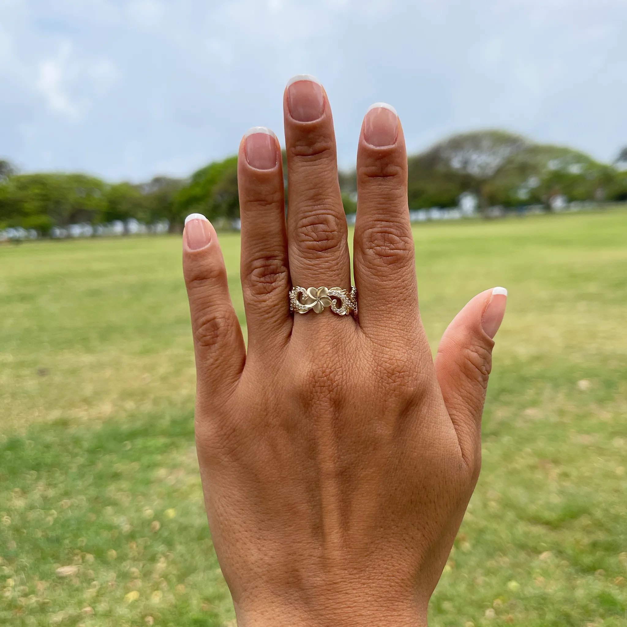 Hawaiian Heirloom Plumeria Ring in Gold with Diamonds - 8mm