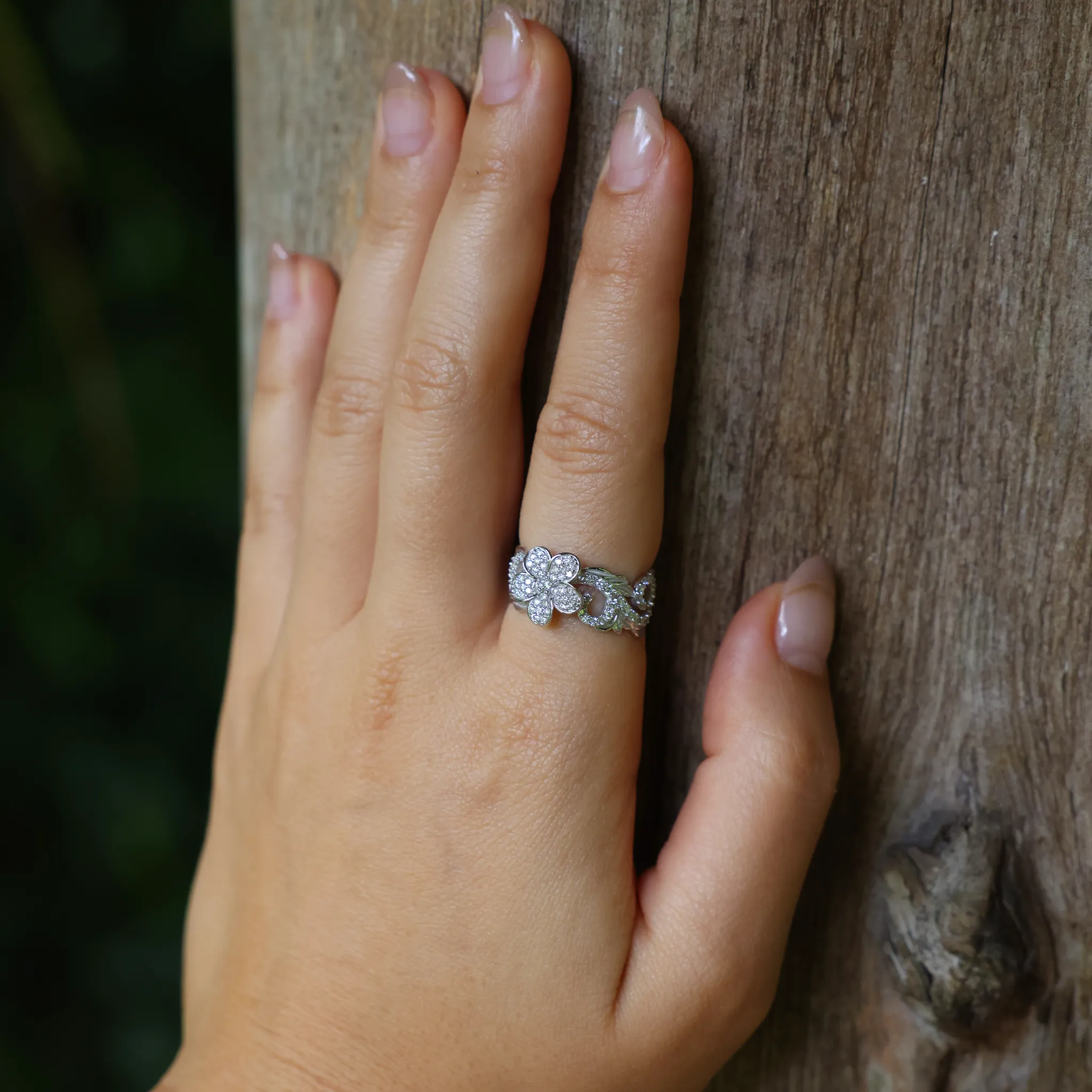 Hawaiian Heirloom Plumeria Ring in White Gold with Diamonds - 10mm