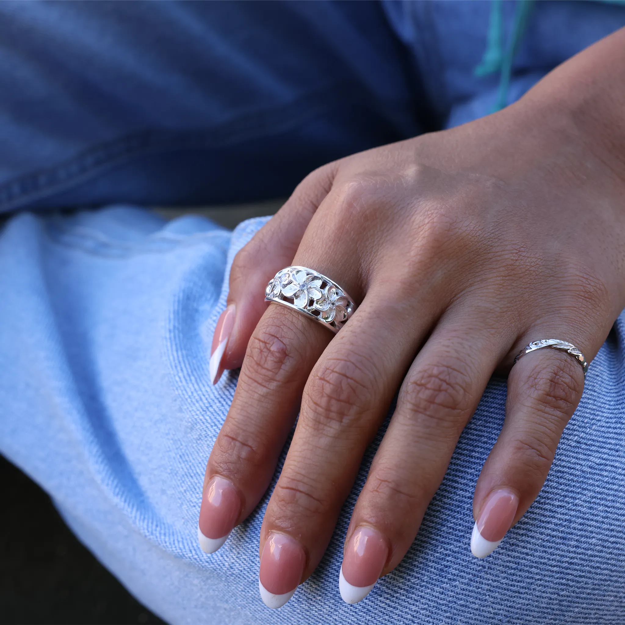 Hawaiian Heirloom Plumeria White Sapphire Ring in Sterling Silver - 11mm
