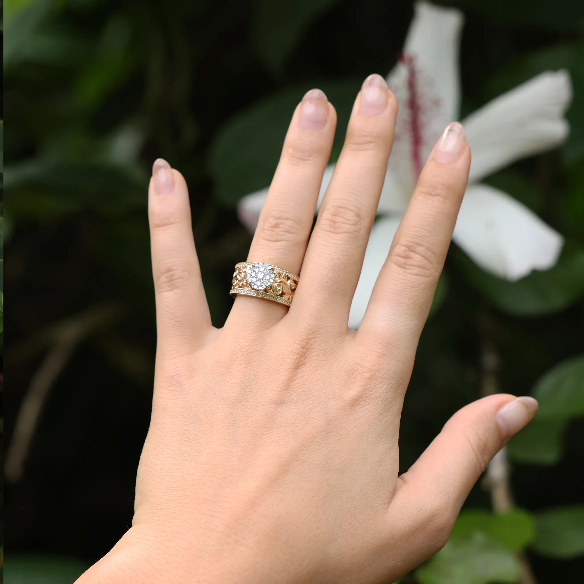 Living Heirloom Engagement Ring in Gold with Diamonds - 10mm