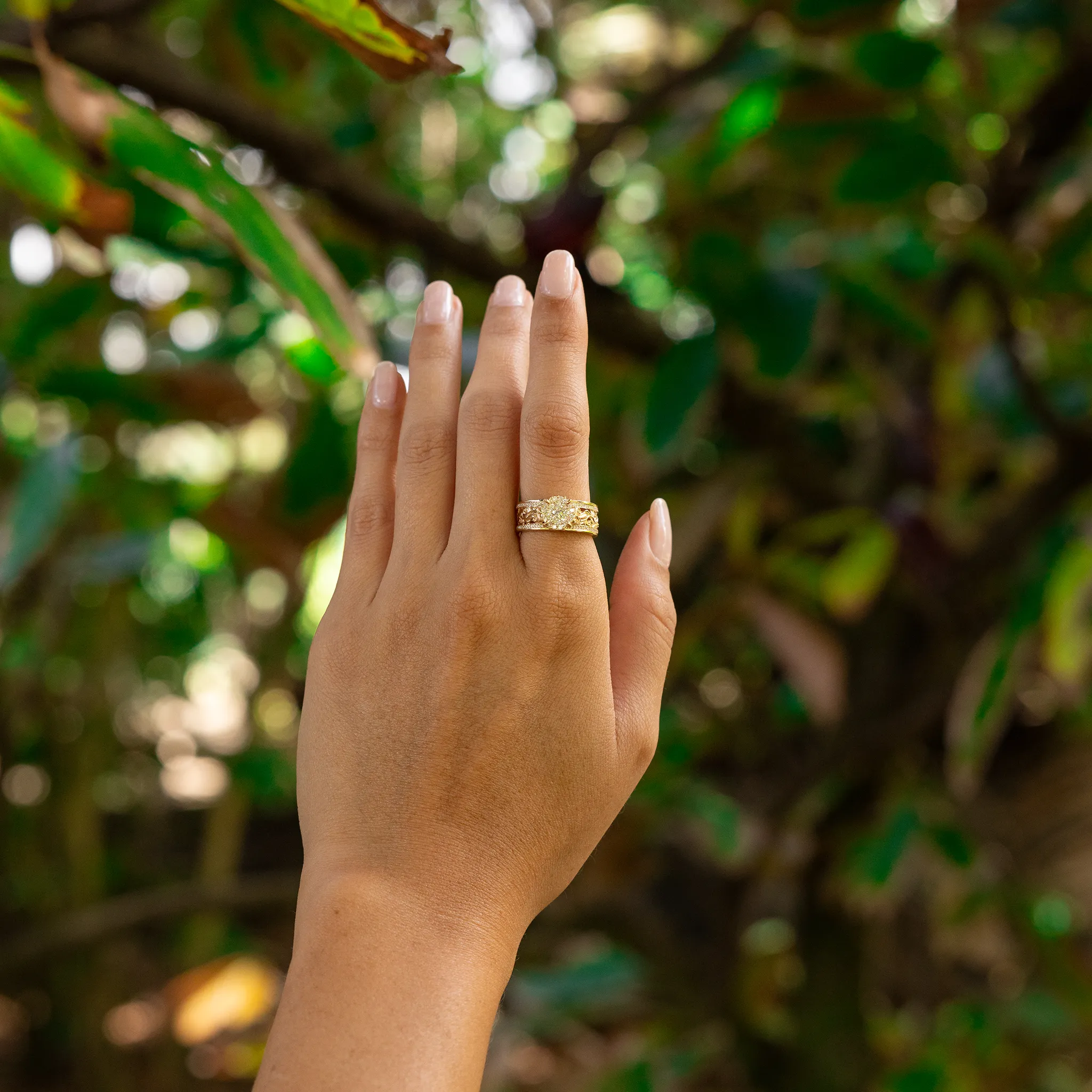 Living Heirloom Engagement Ring in Gold with Diamonds - 7mm