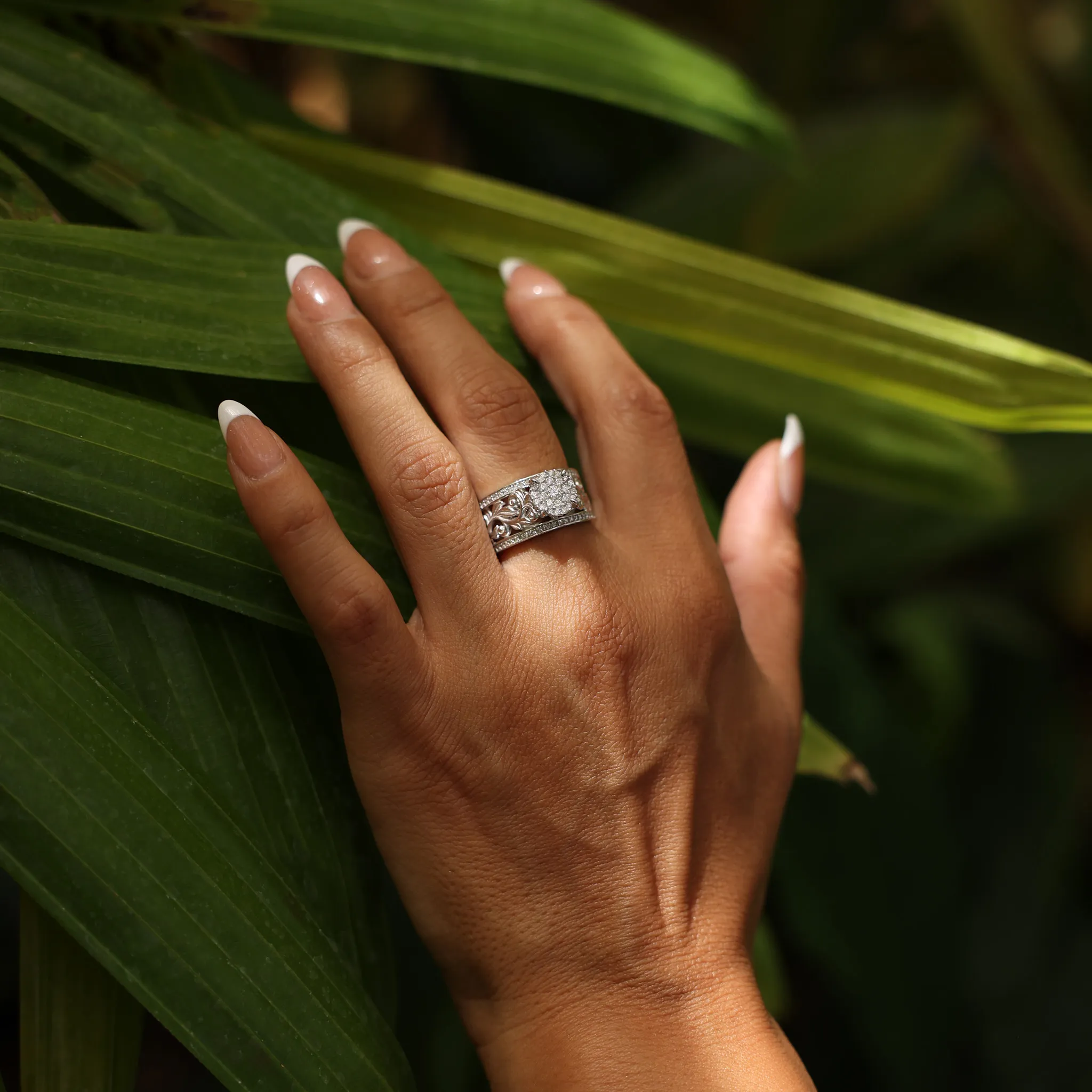 Living Heirloom Engagement Ring in White Gold with Diamonds - 10mm