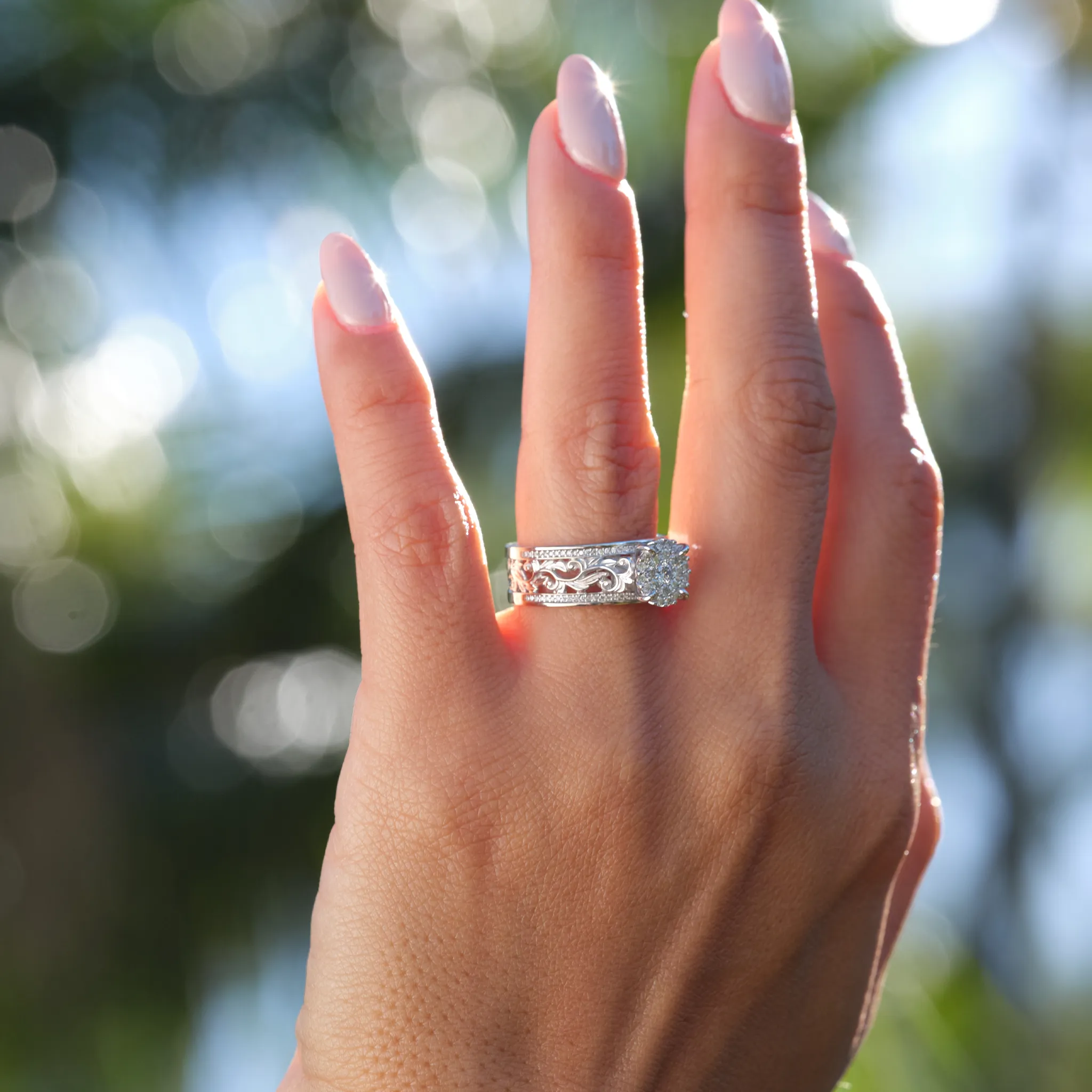 Living Heirloom Engagement Ring in White Gold with Diamonds - 7mm