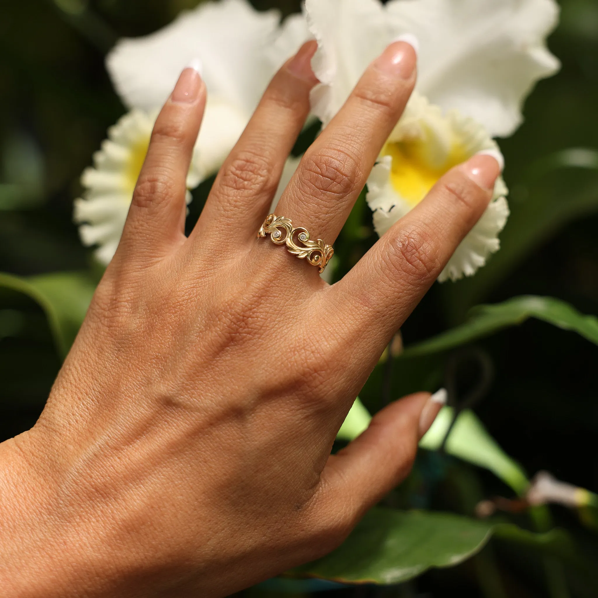 Living Heirloom Ring in Gold with Diamonds - 8mm