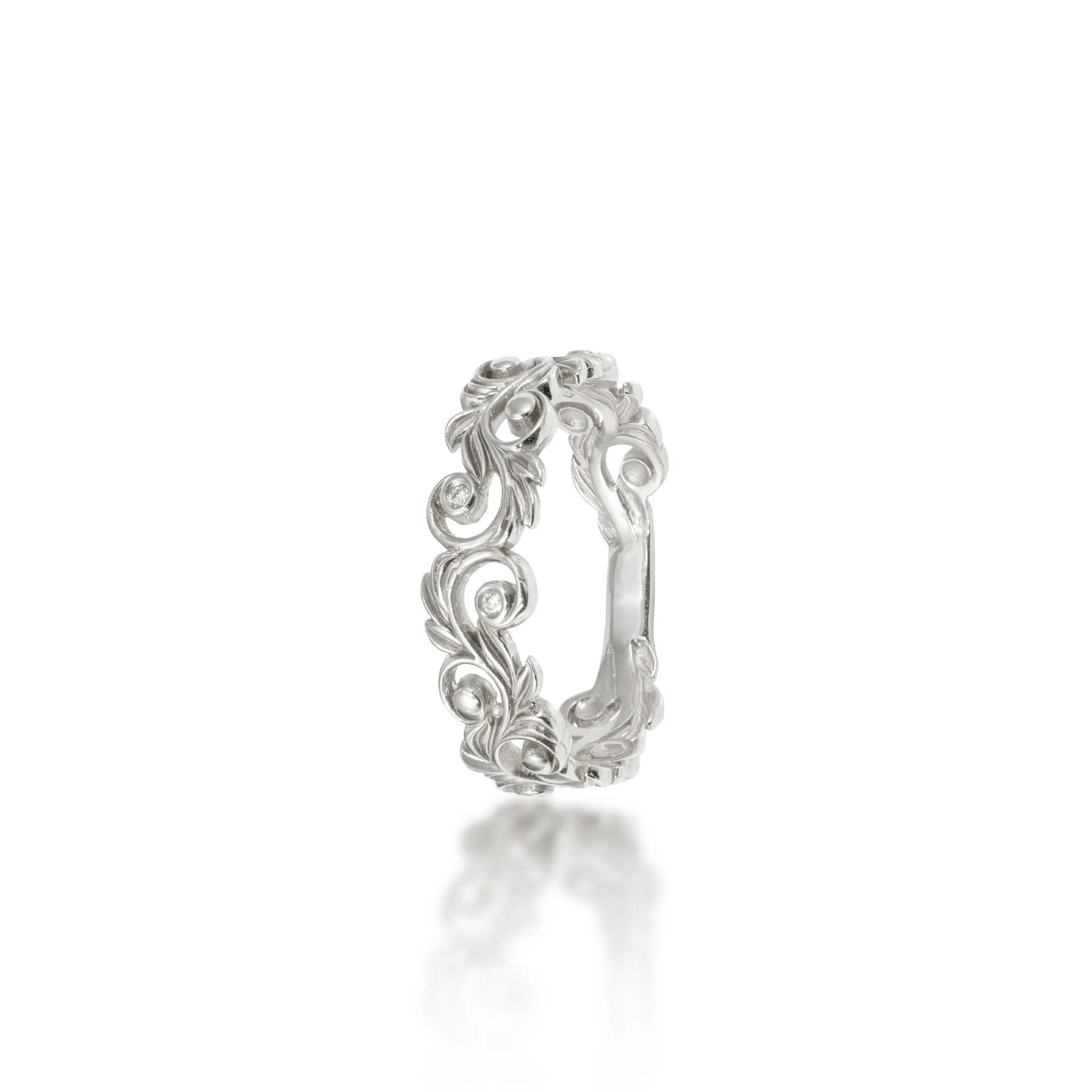 Living Heirloom Ring in White Gold with Diamonds - 6mm
