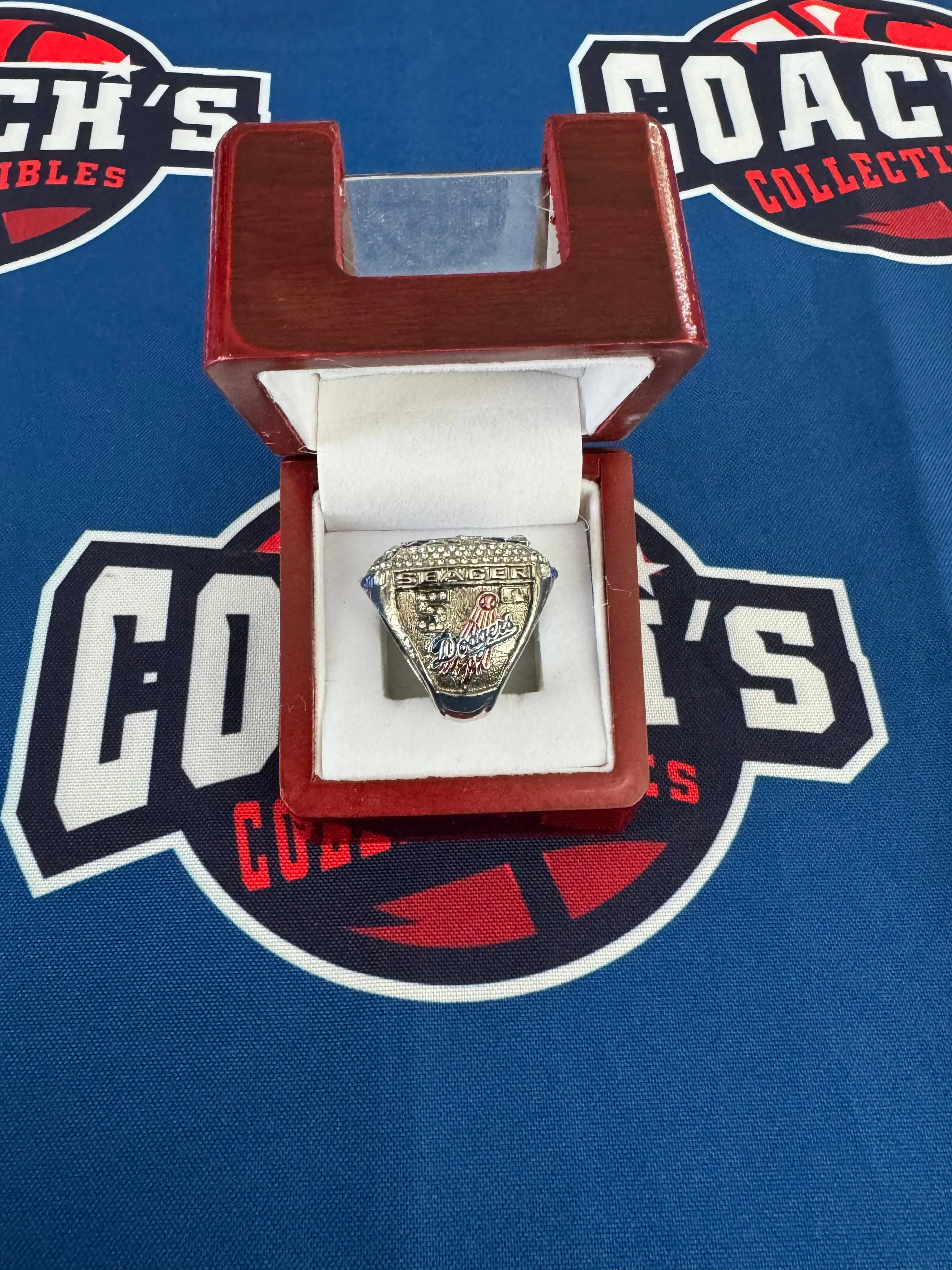 Los Angeles Dodgers Replica 2020 World Series Ring with Display Box
