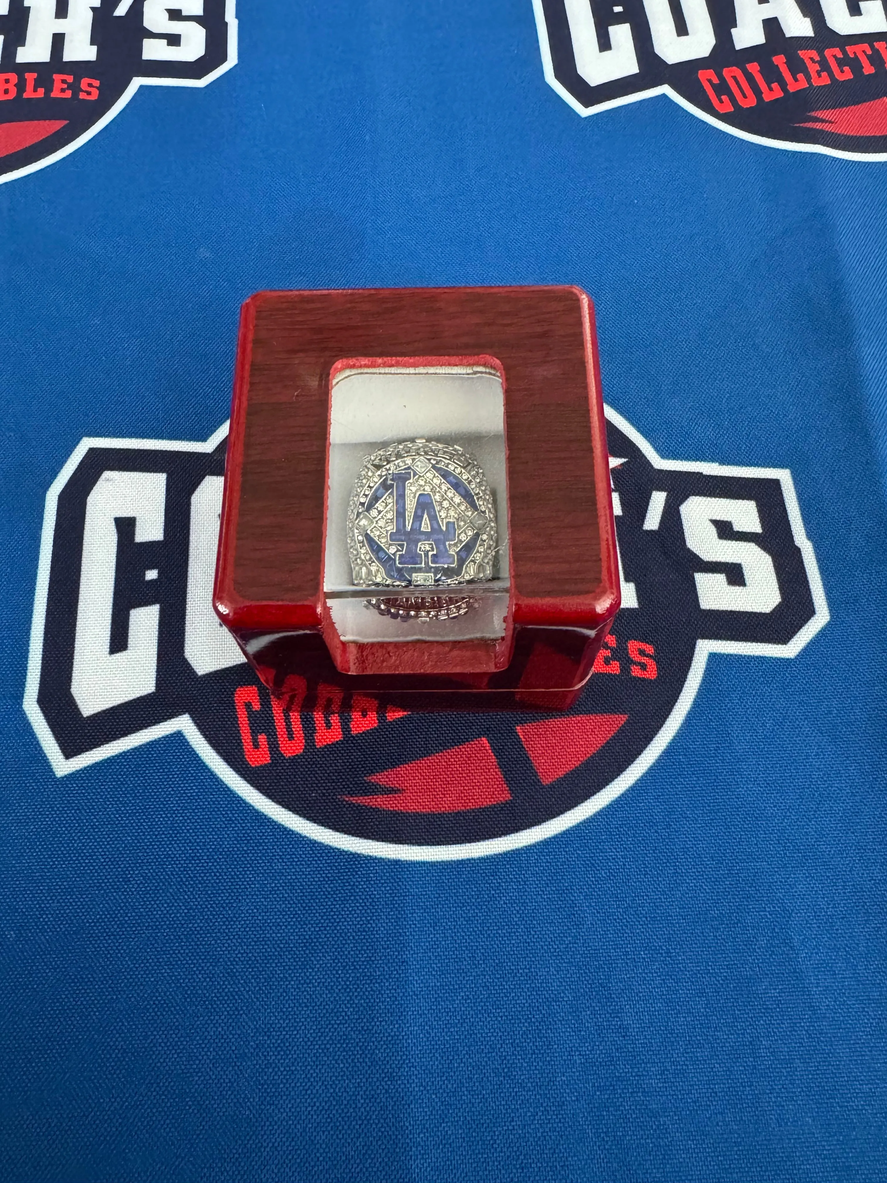 Los Angeles Dodgers Replica 2020 World Series Ring with Display Box