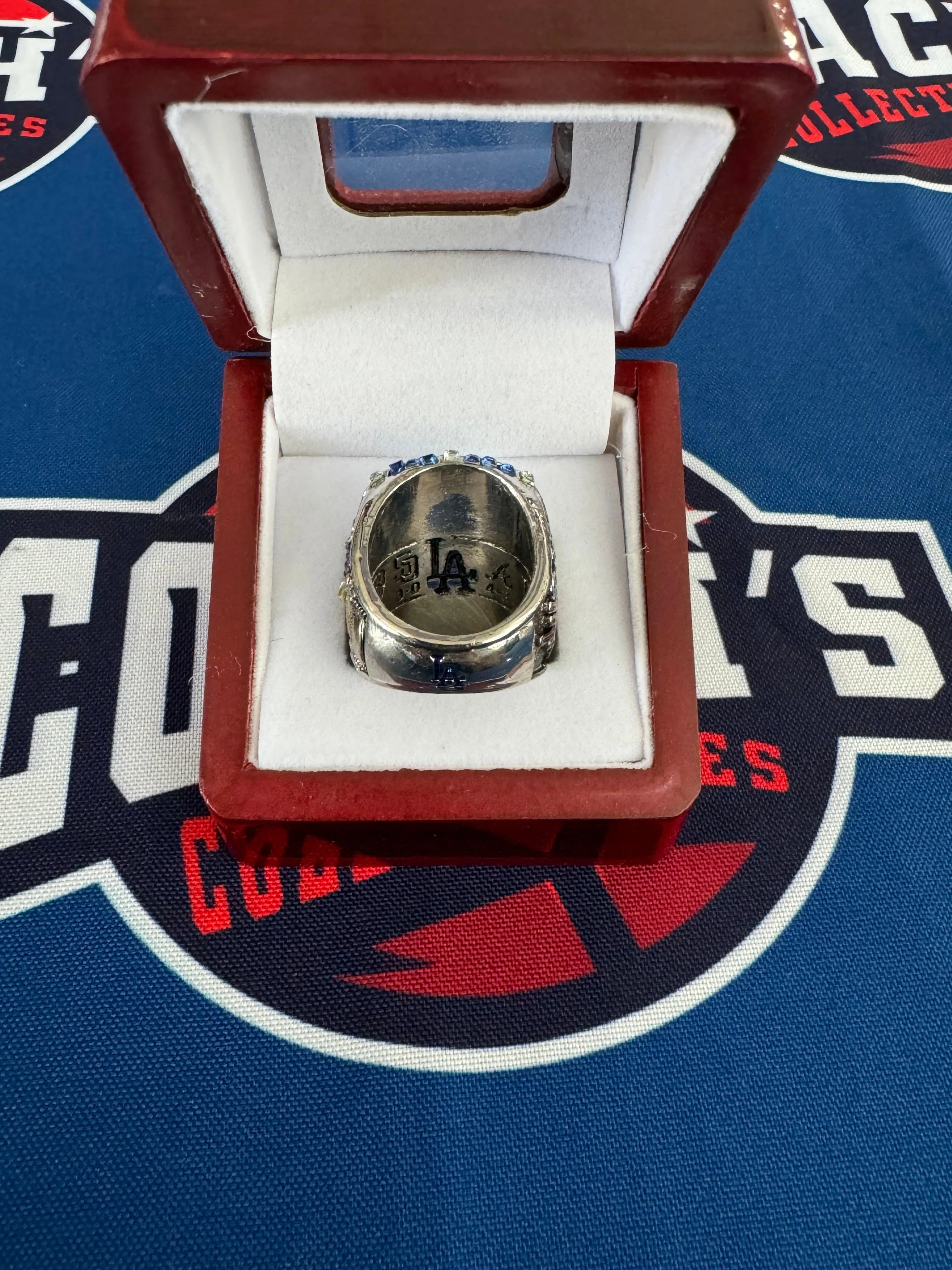 Los Angeles Dodgers Replica 2020 World Series Ring with Display Box