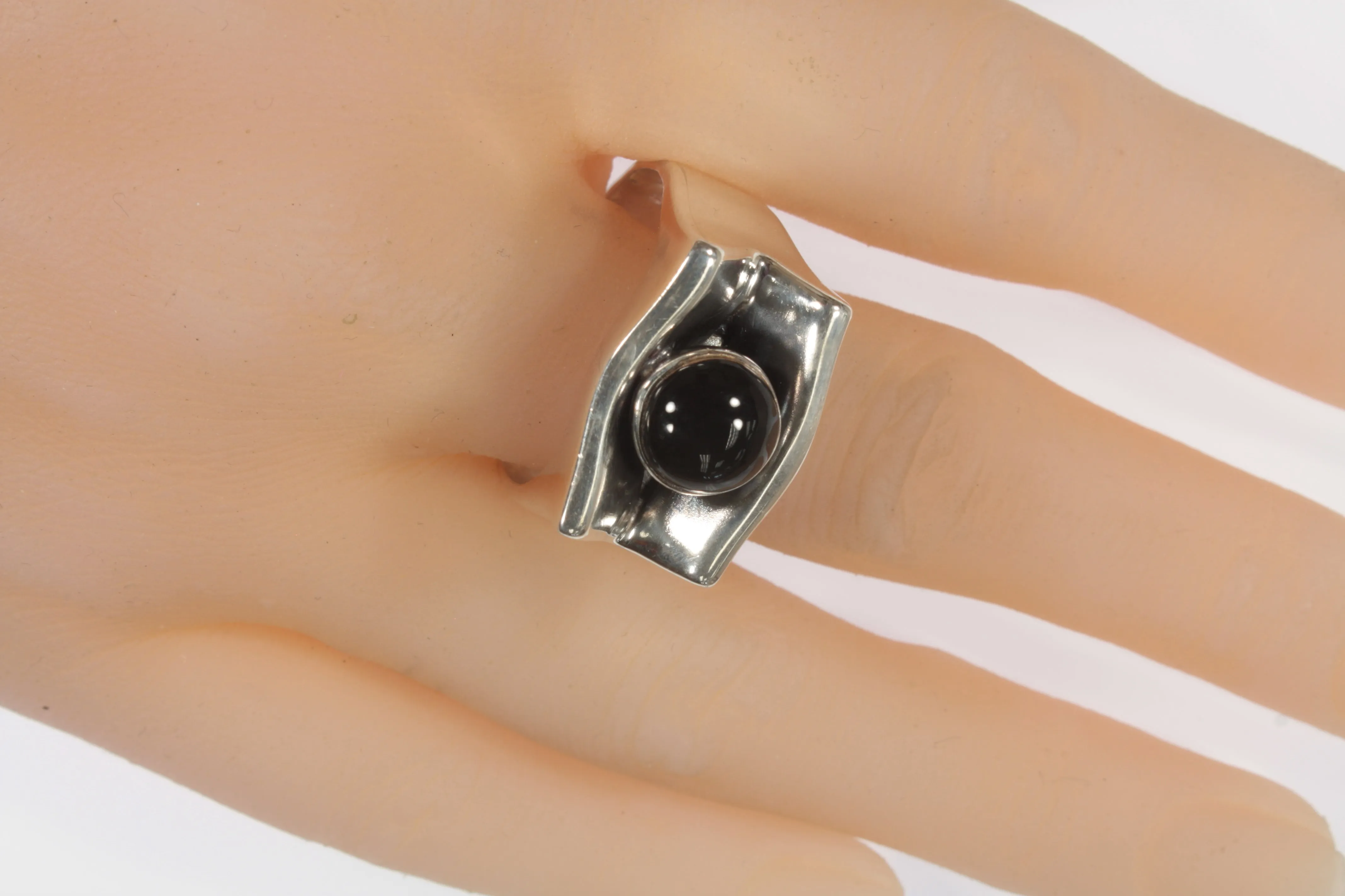 Men's Sterling Silver Bezel-led Onyx Ring Size 14