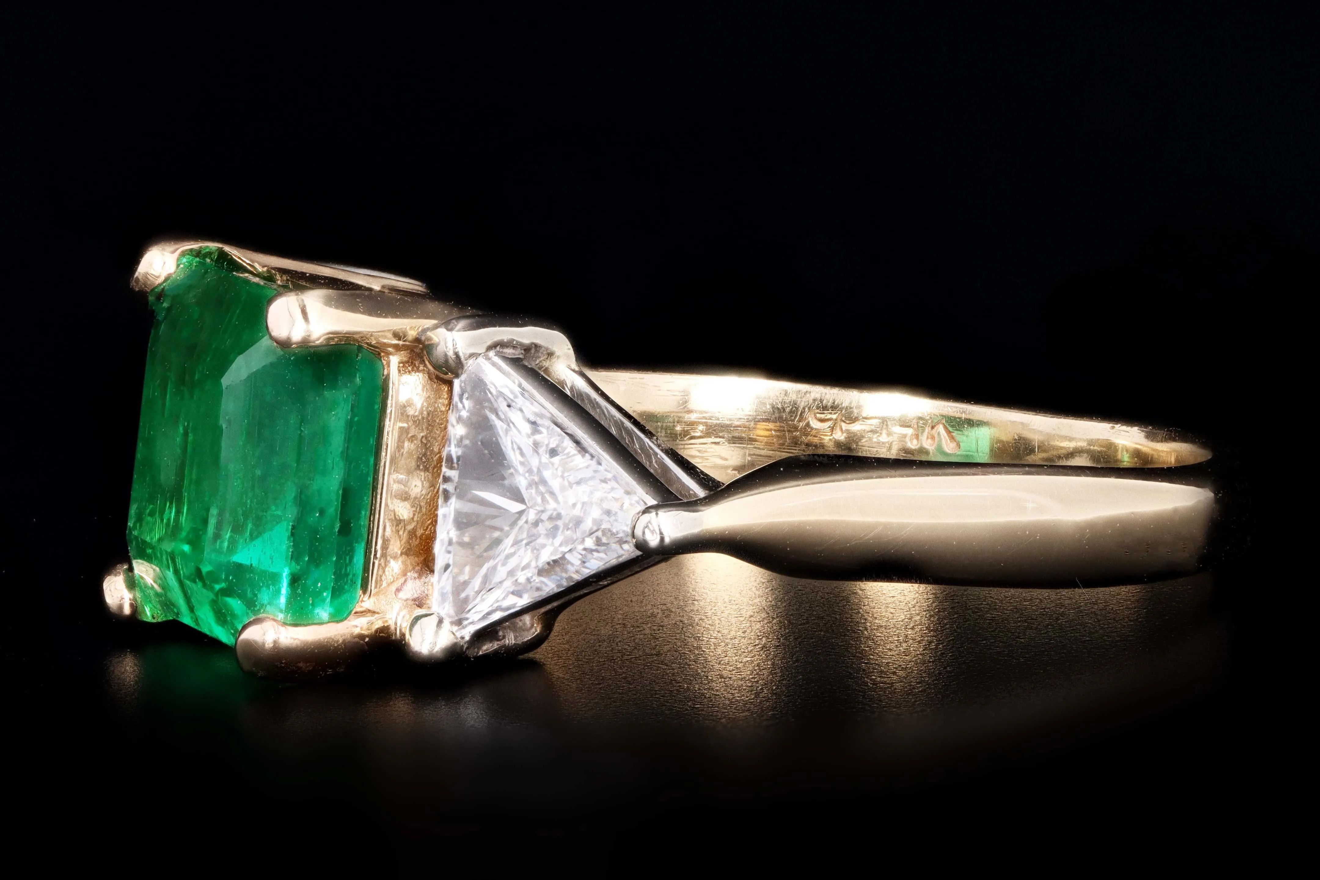 Modern 18K Yellow Gold 2.65 Carat Natural No Oil Zambian Emerald & Trillion Cut Diamond Ring