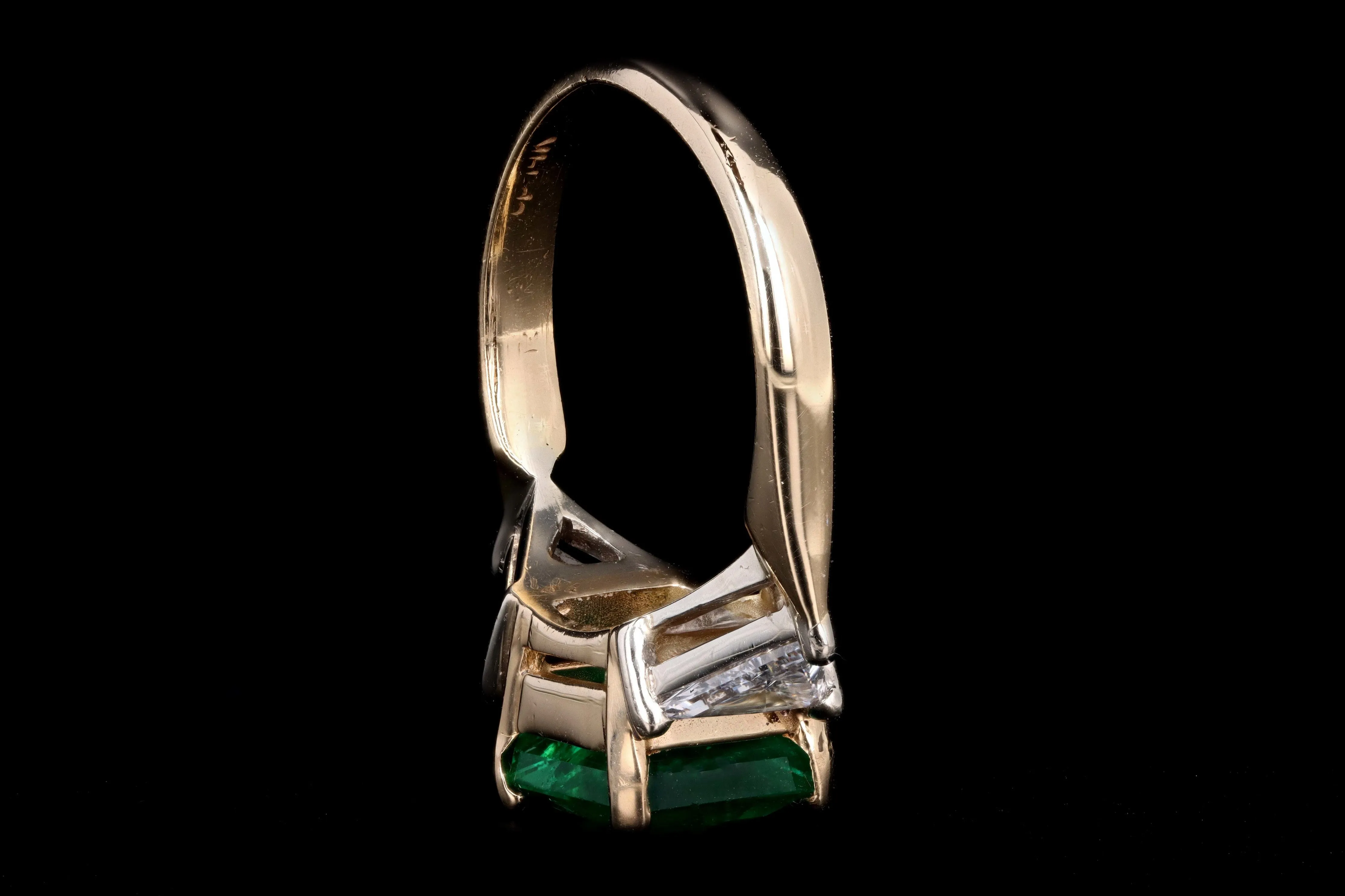 Modern 18K Yellow Gold 2.65 Carat Natural No Oil Zambian Emerald & Trillion Cut Diamond Ring
