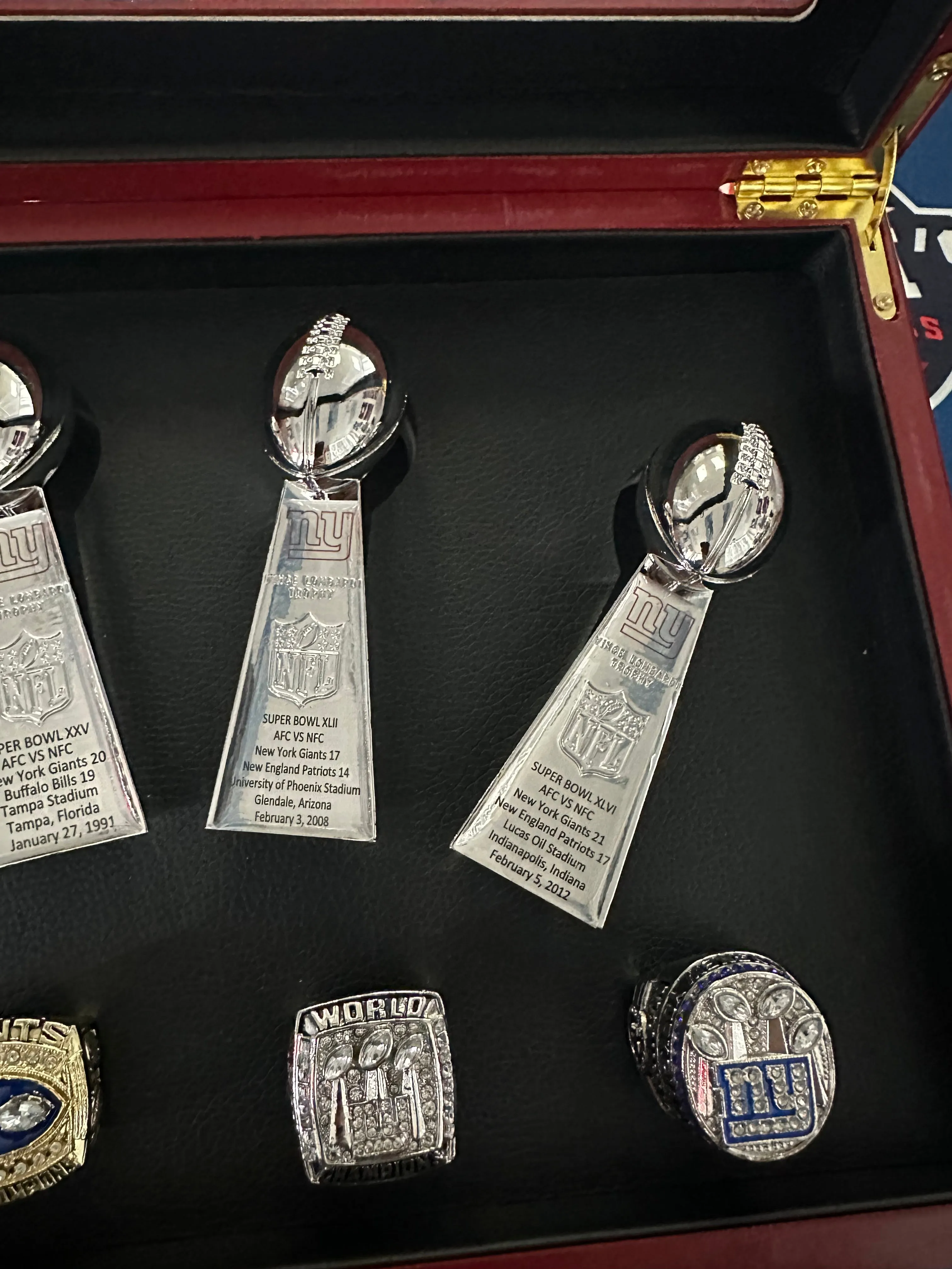 New York Giants 8pc Replica Super Bowl Ring & Trophy Set w/ Display Box