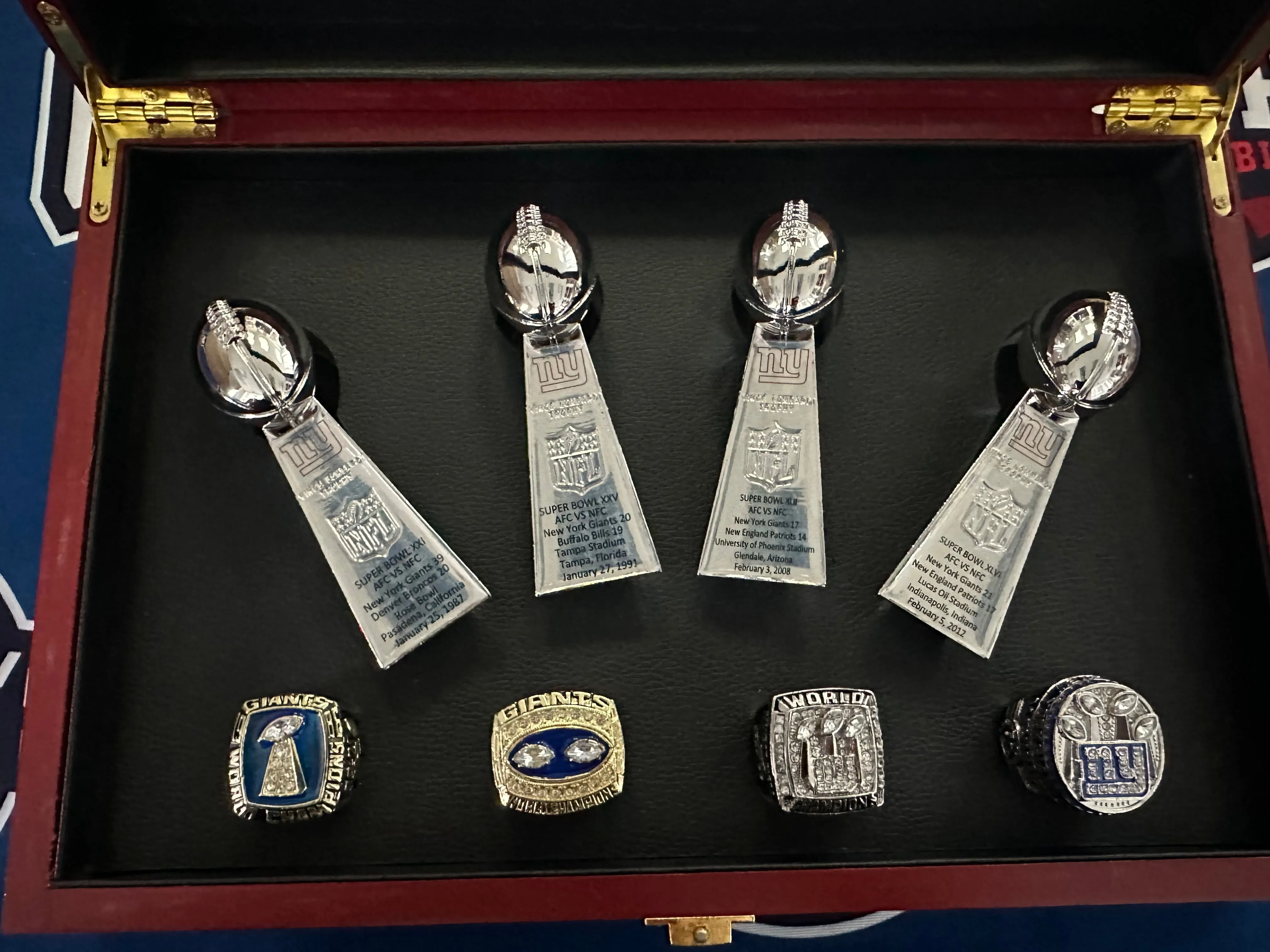 New York Giants 8pc Replica Super Bowl Ring & Trophy Set w/ Display Box