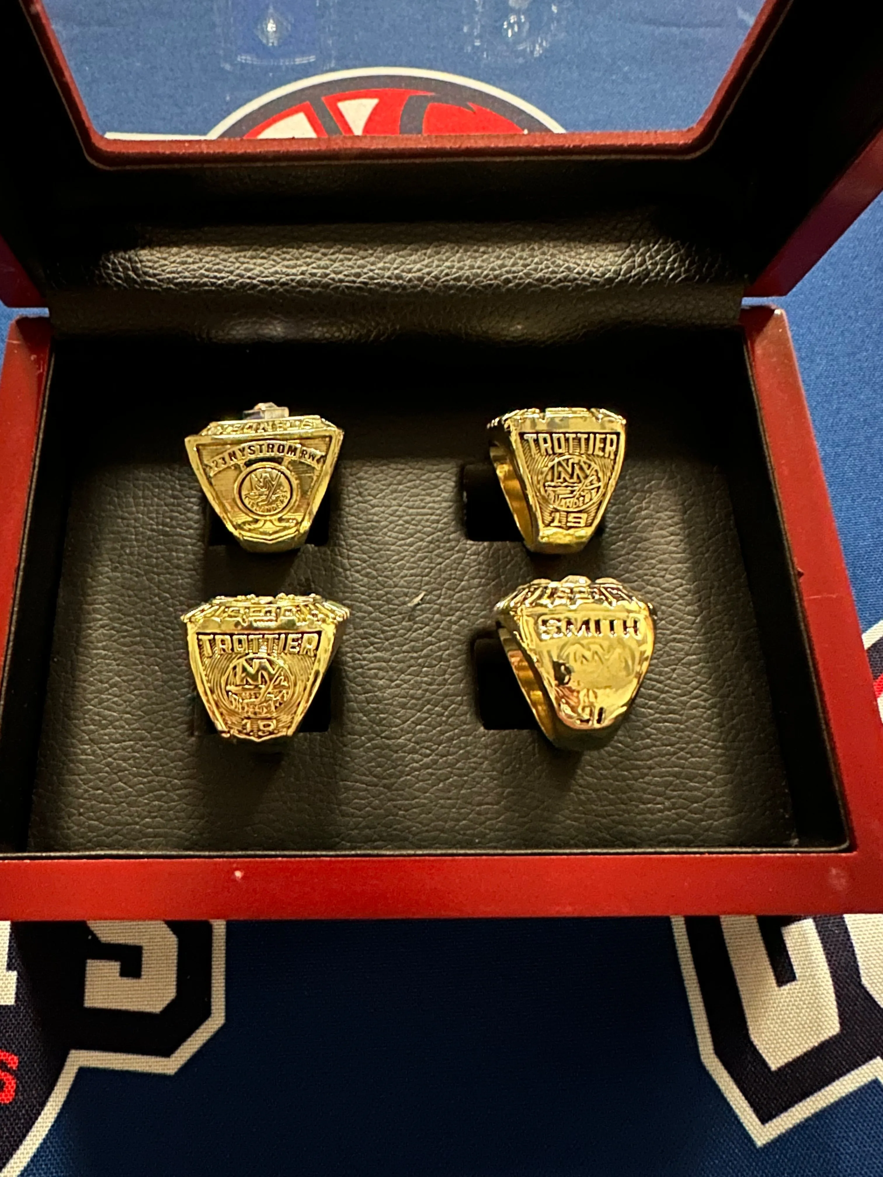 New York Islanders 4pc Replica Stanley Cup Ring Set w/ Display Box