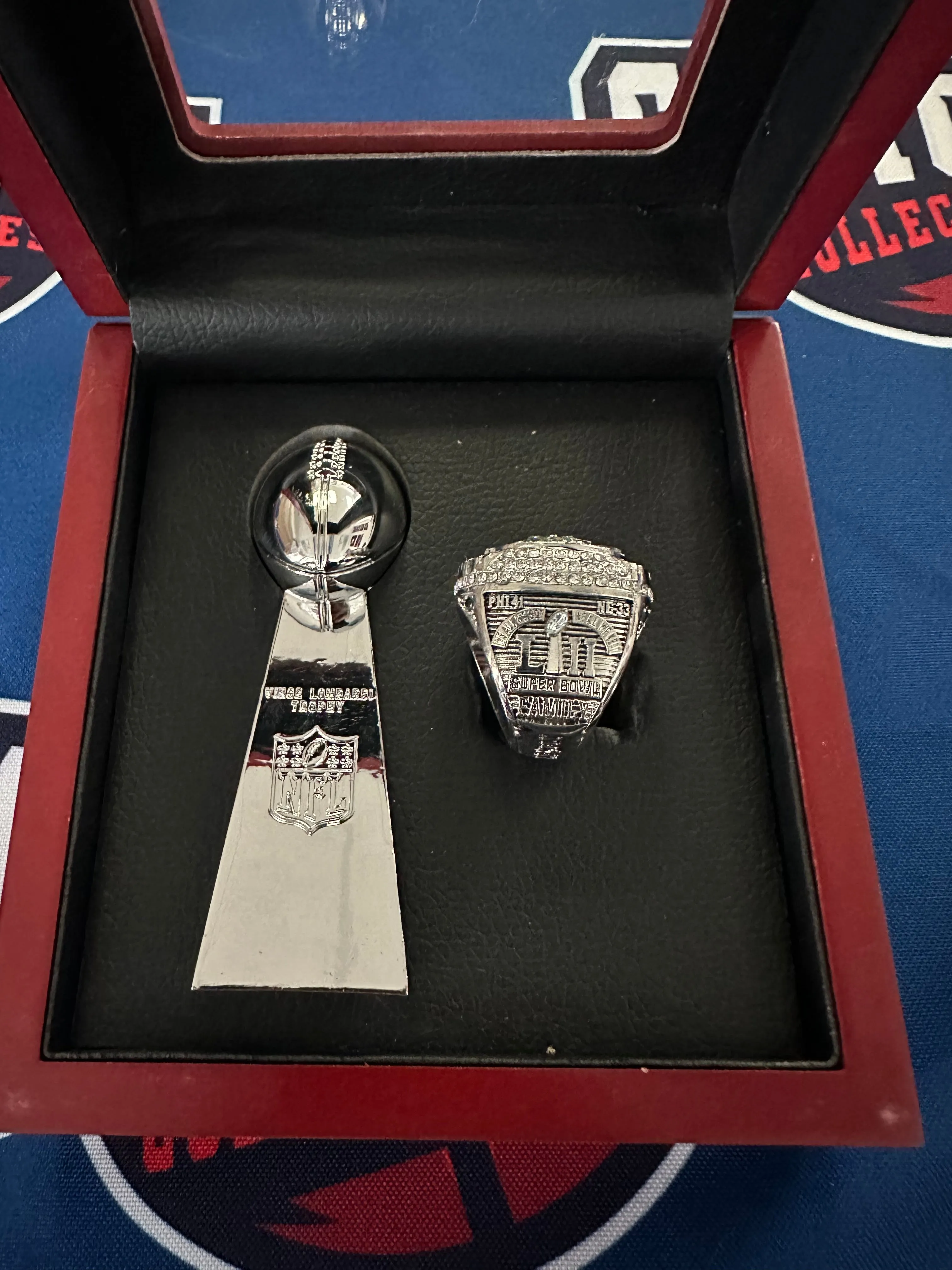 Philadelphia Eagles 2pc Replica Super Bowl Ring & Trophy with Display Box