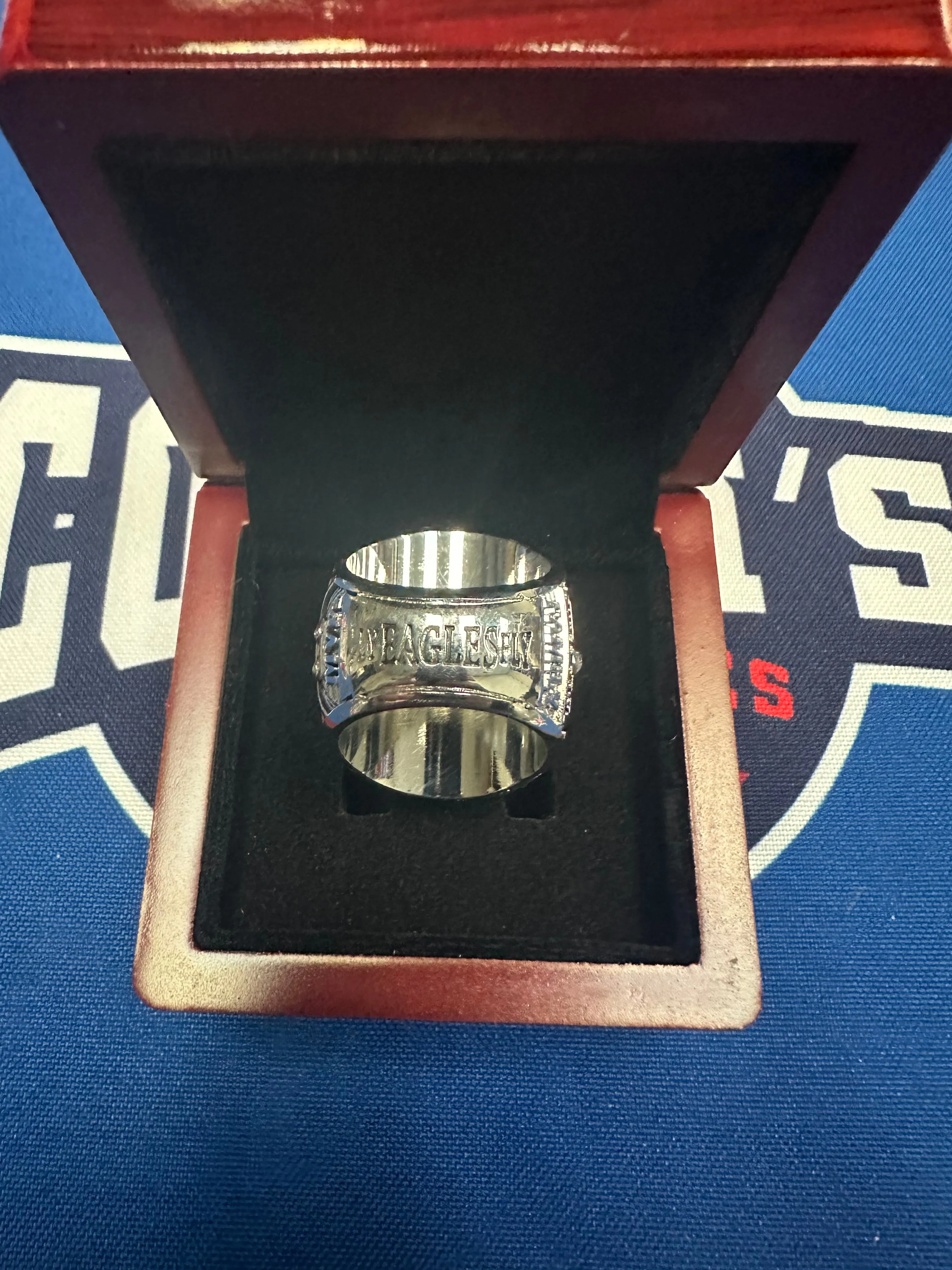 Philadelphia Eagles Replica Super Bowl Ring with Display Box