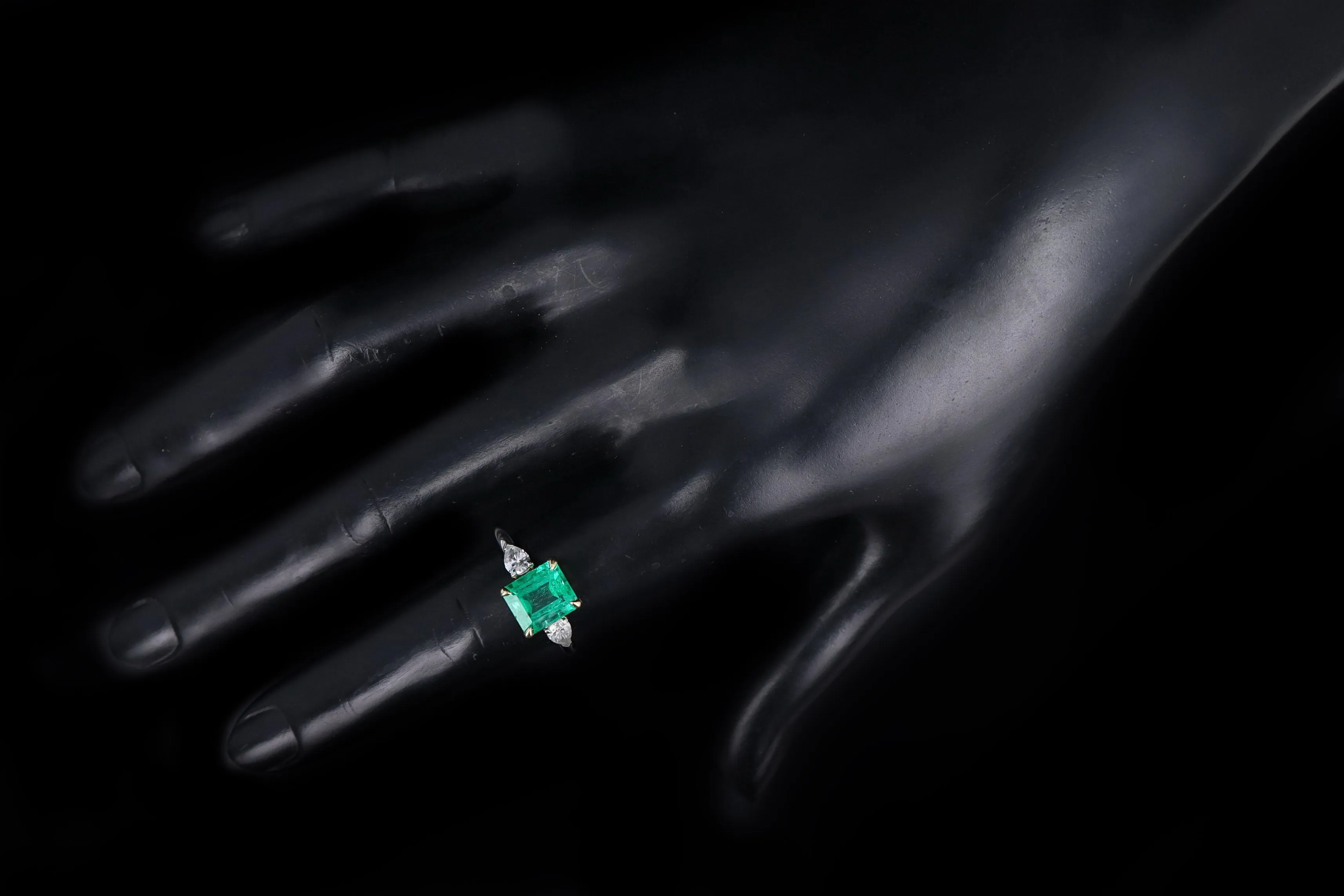 Platinum and 18K Yellow Gold 2.90 Carat Colombian Emerald and Diamond Ring AGL Certified