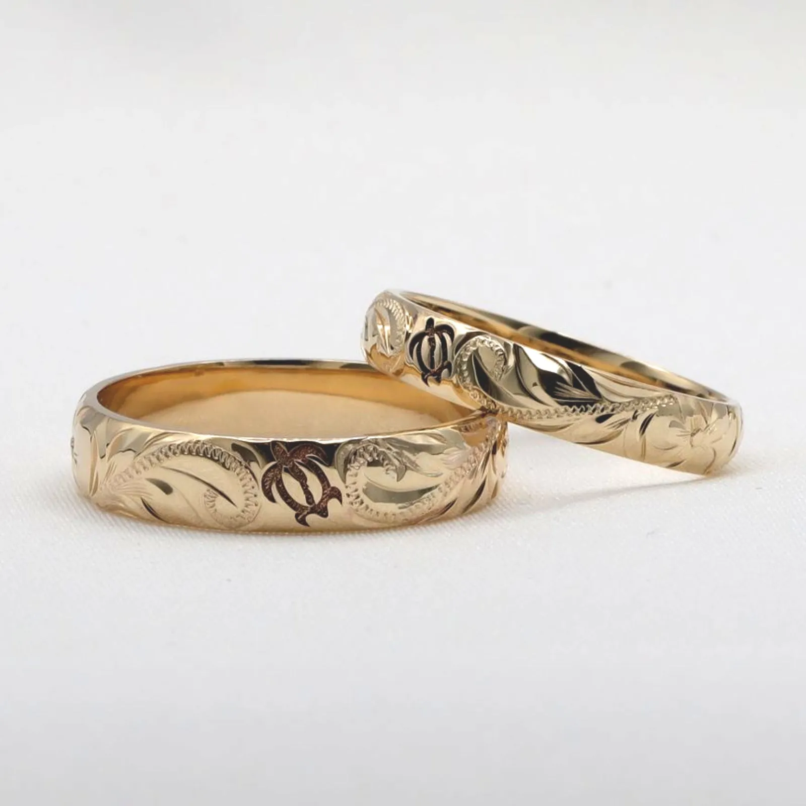 Sea Turtle Wedding Ring From Hawaii, Made of Solid 14K Gold, Hand Engraved Design (Barrel Style)