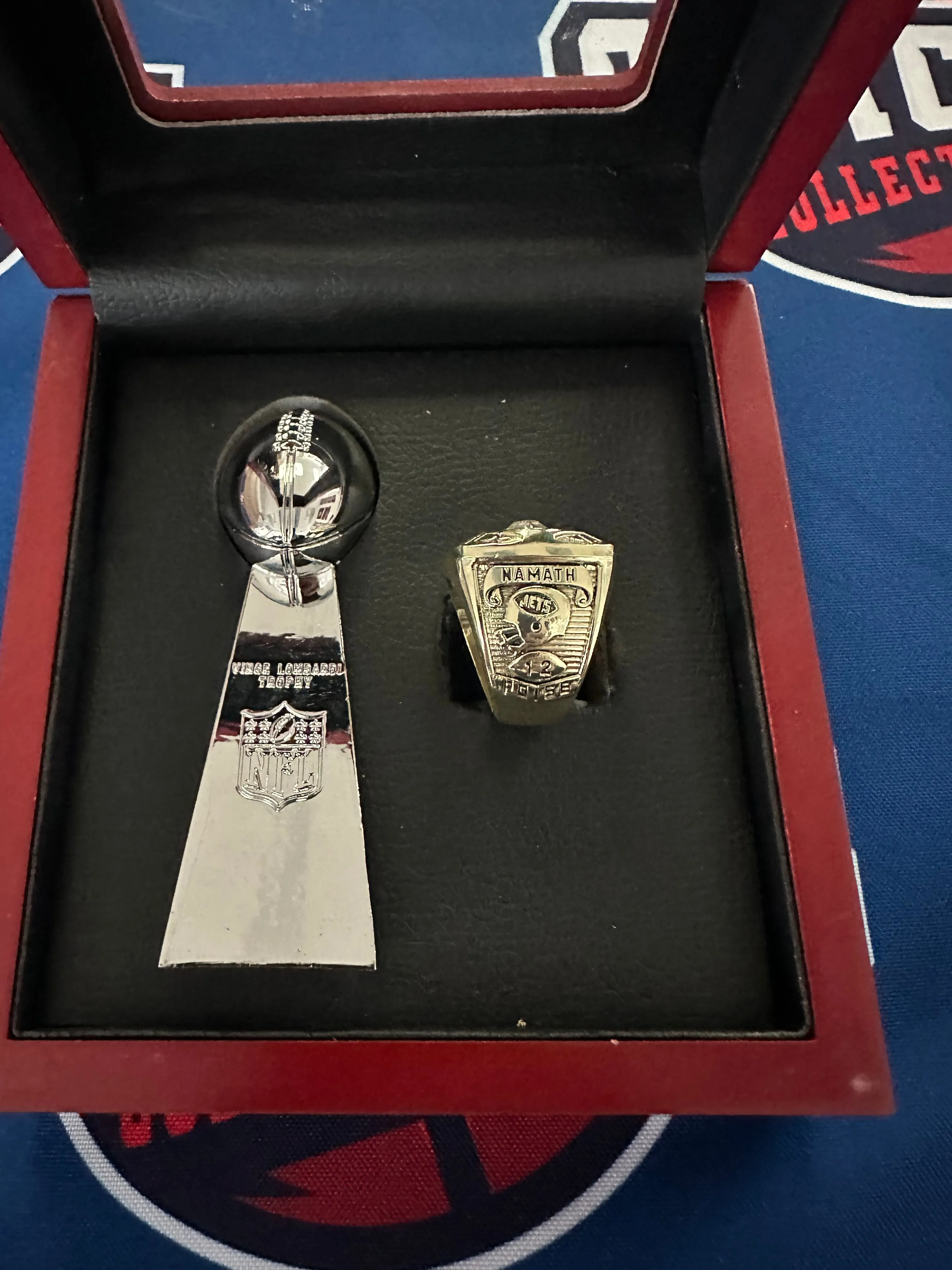 Super Bowl III New York Jets Replica Super Bowl Ring & Lombardi Trophy w/ Display Box