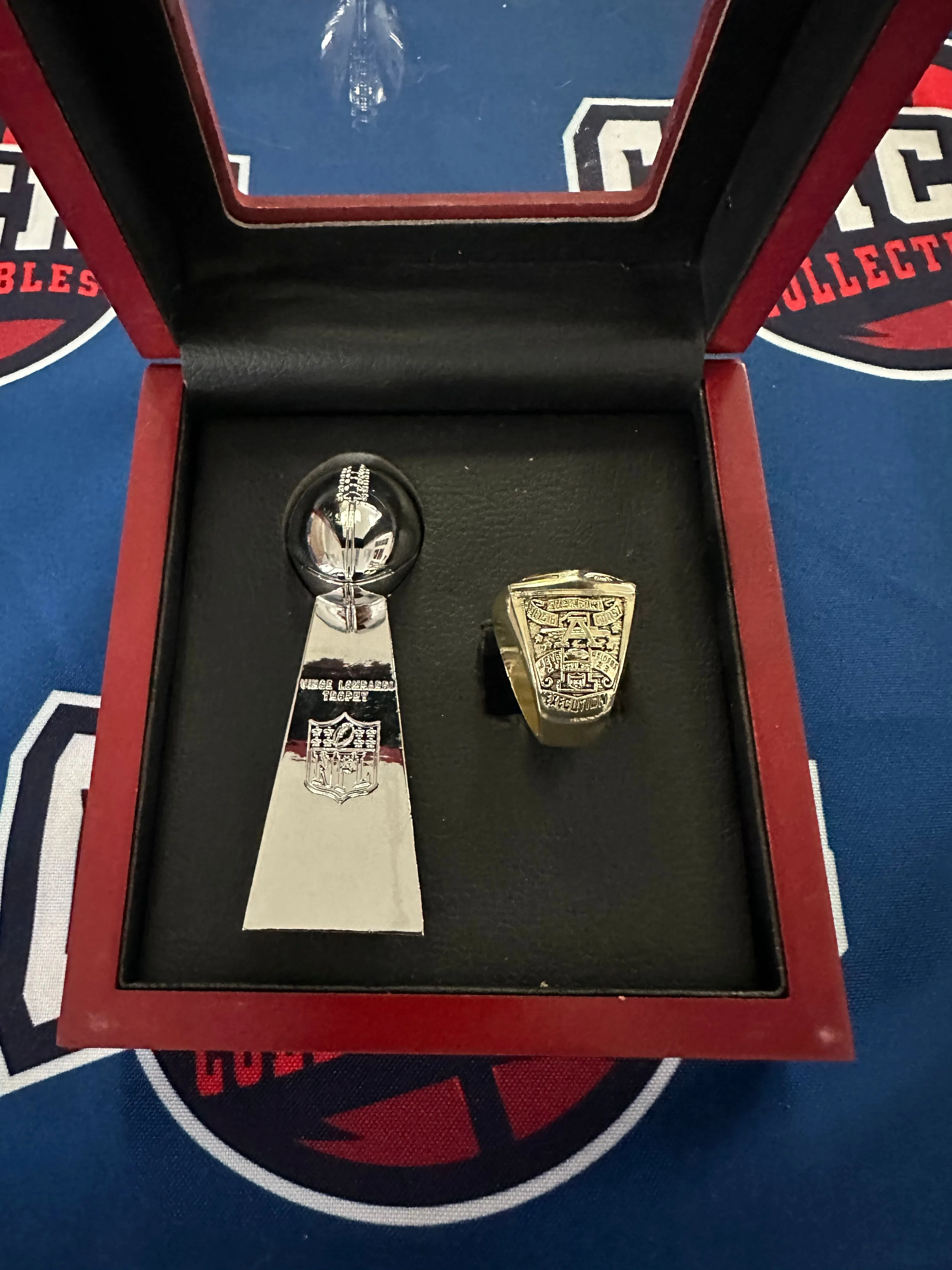 Super Bowl III New York Jets Replica Super Bowl Ring & Lombardi Trophy w/ Display Box